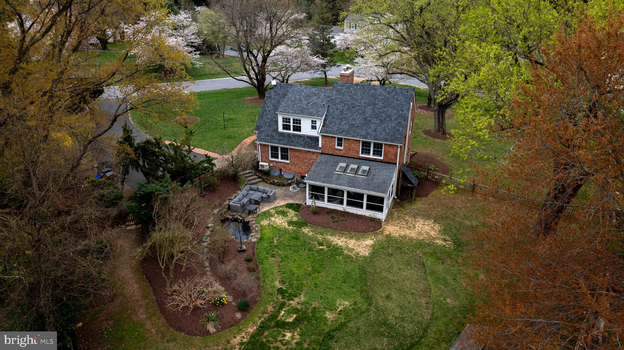 WILLIAMSBURG VILLAGE - Residential