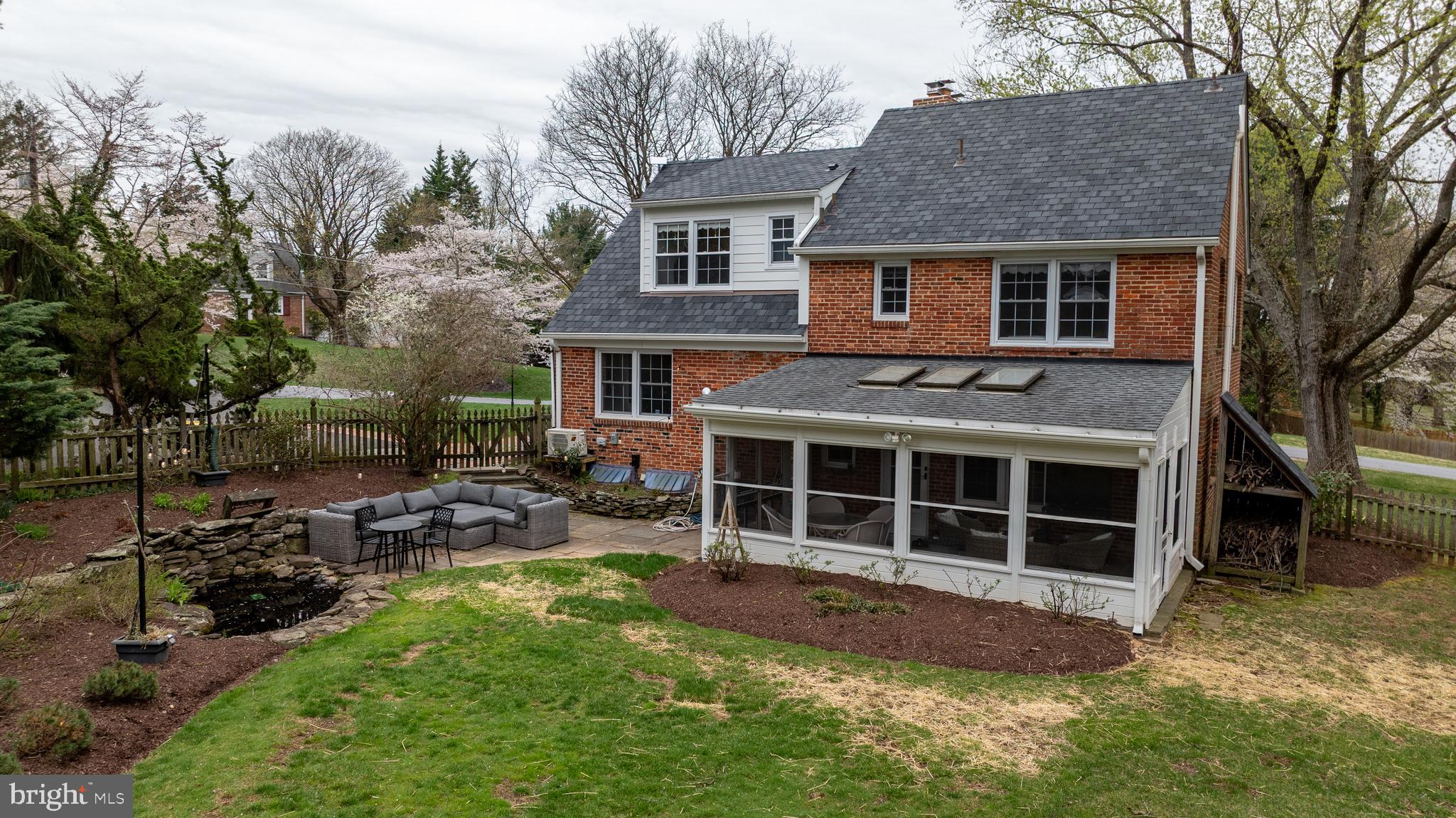 WILLIAMSBURG VILLAGE - Residential