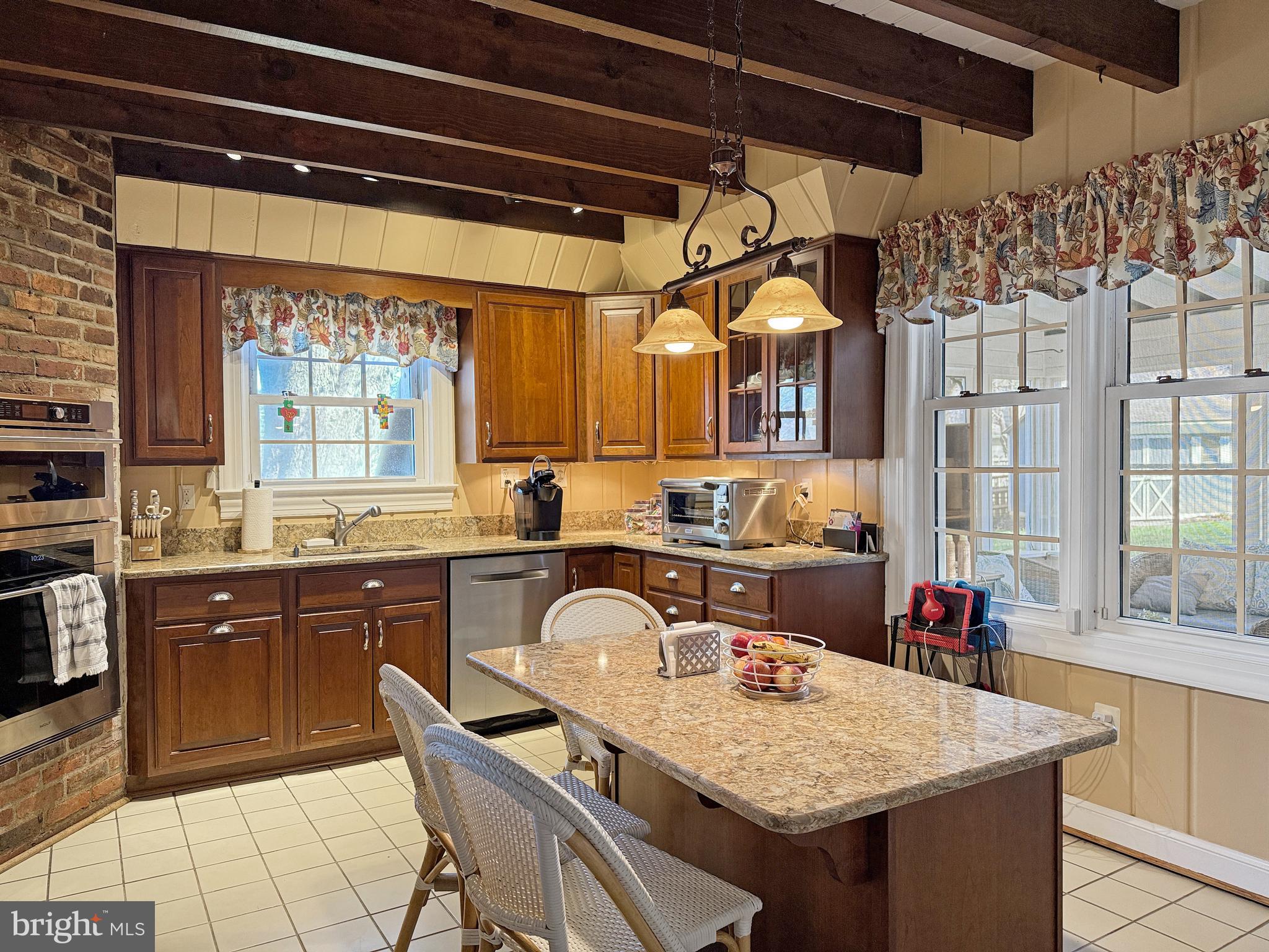 WILLIAMSBURG VILLAGE - Residential