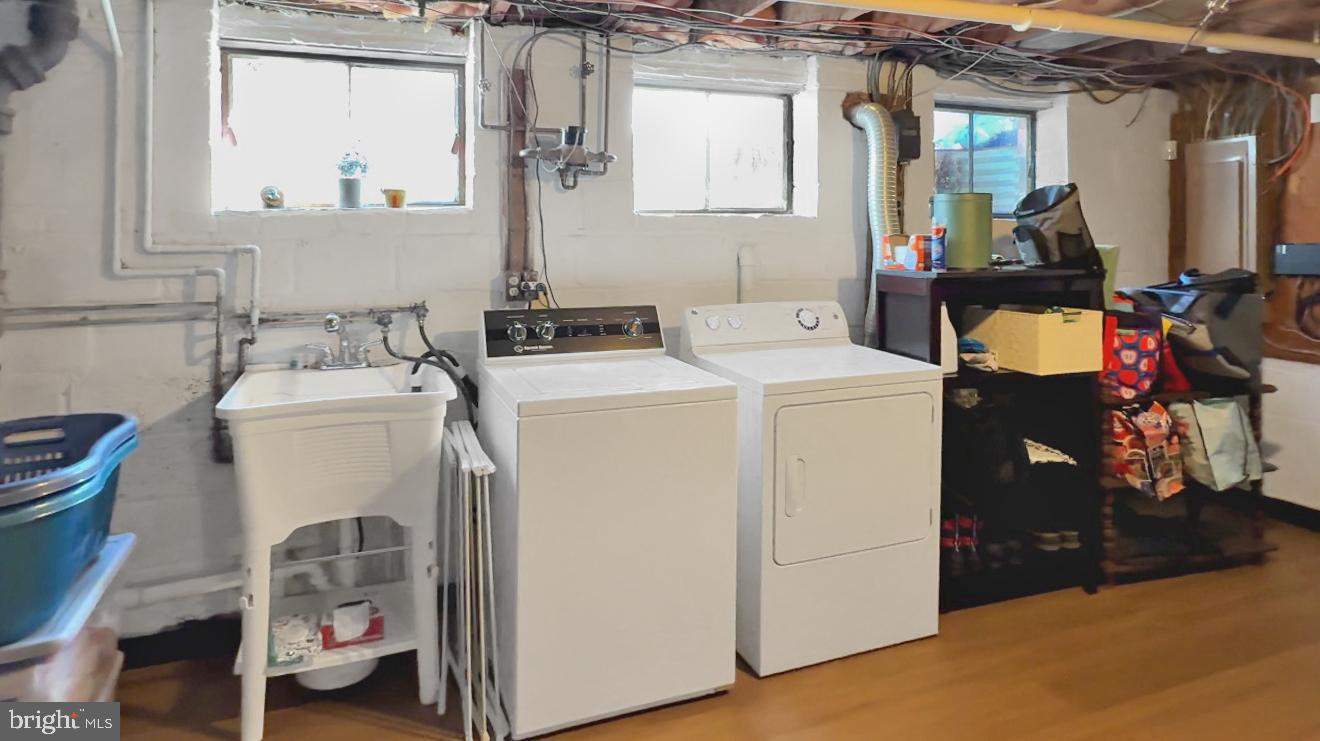 WILLIAMSBURG VILLAGE - Residential