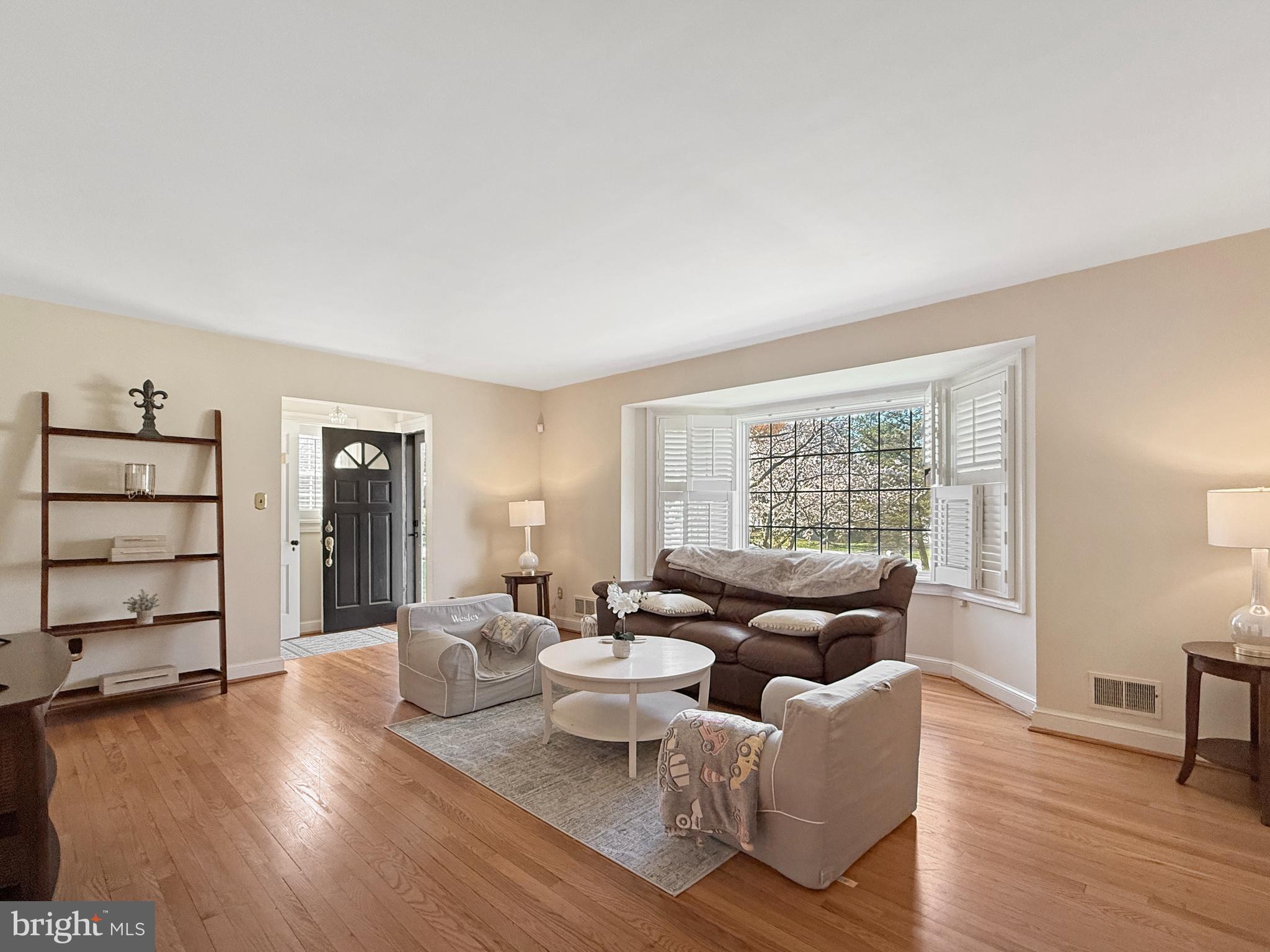 WILLIAMSBURG VILLAGE - Residential