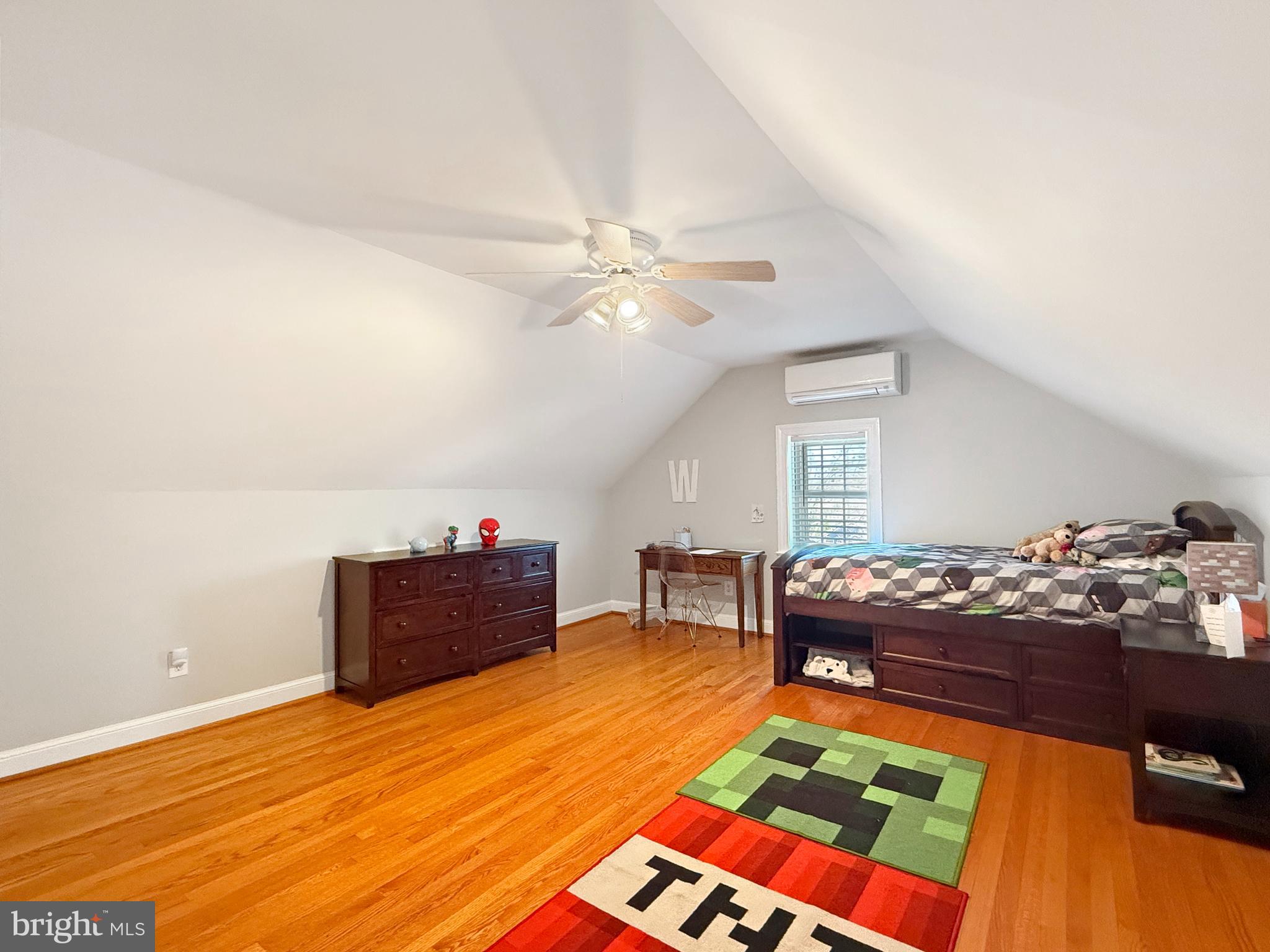 WILLIAMSBURG VILLAGE - Residential