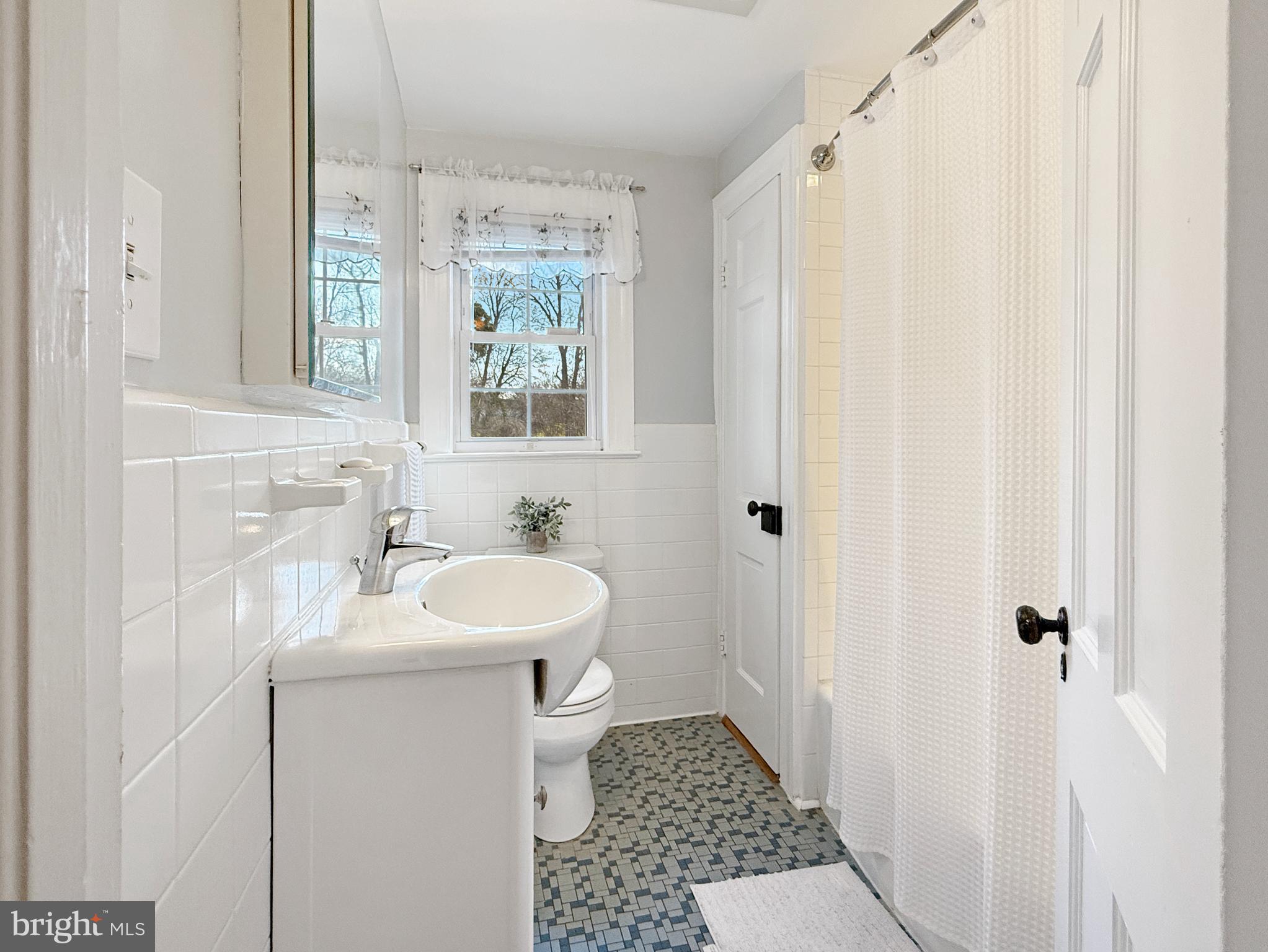 WILLIAMSBURG VILLAGE - Residential