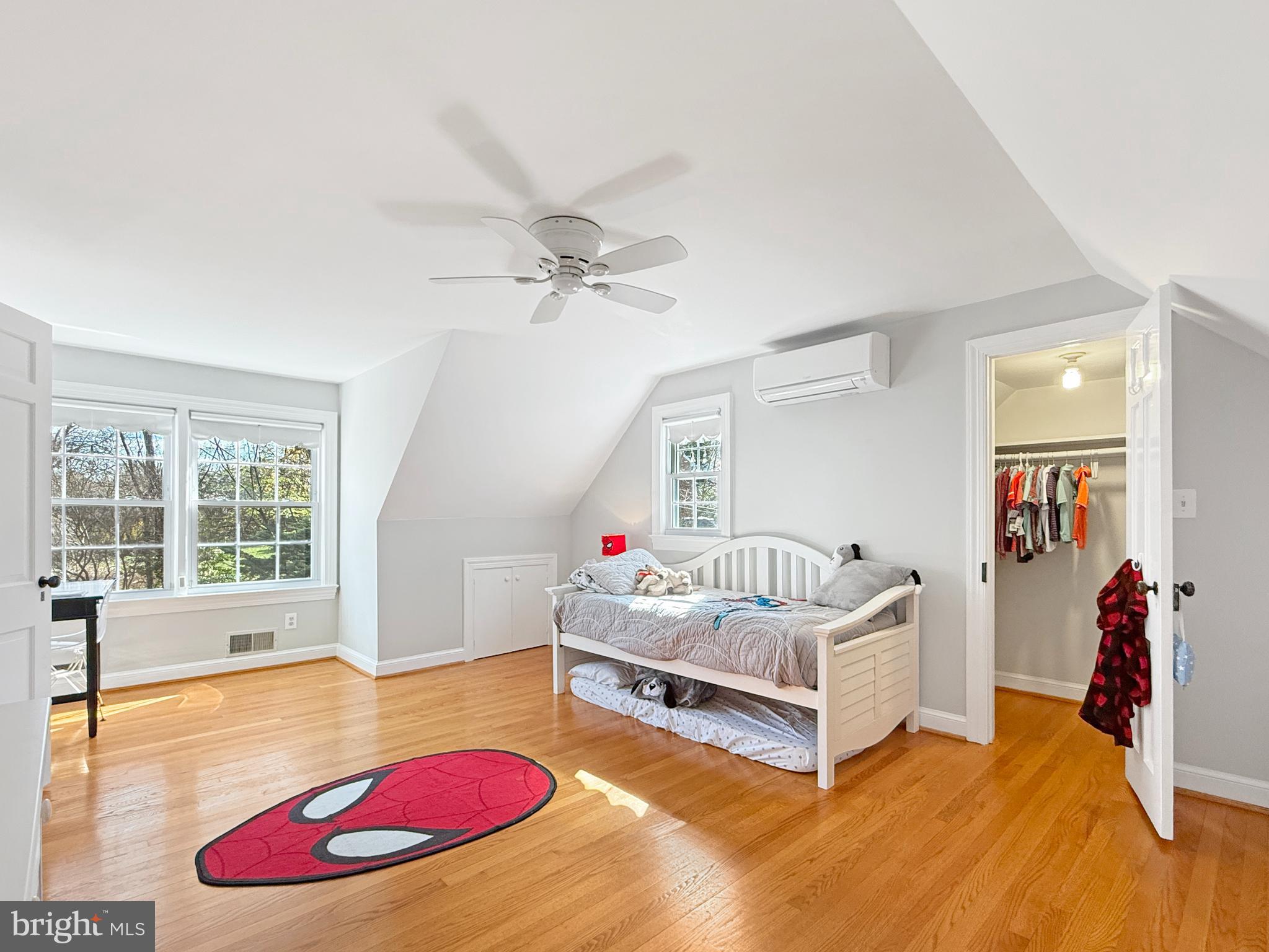 WILLIAMSBURG VILLAGE - Residential