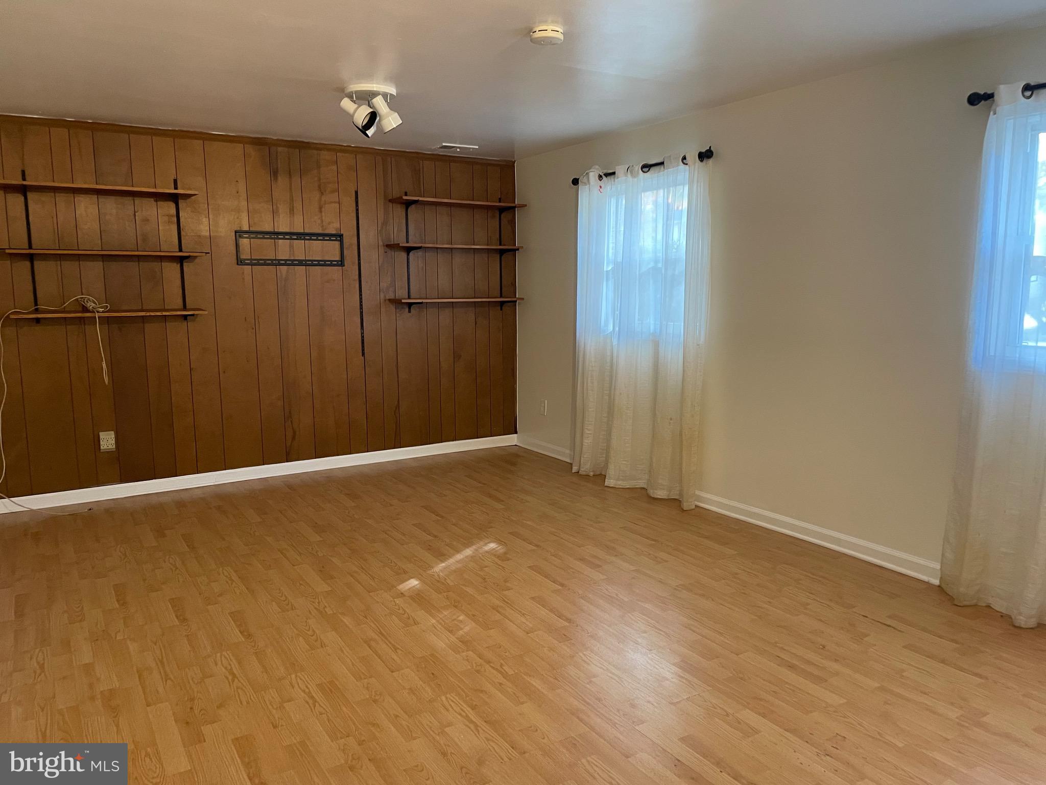 CALVERTON - Residential Lease