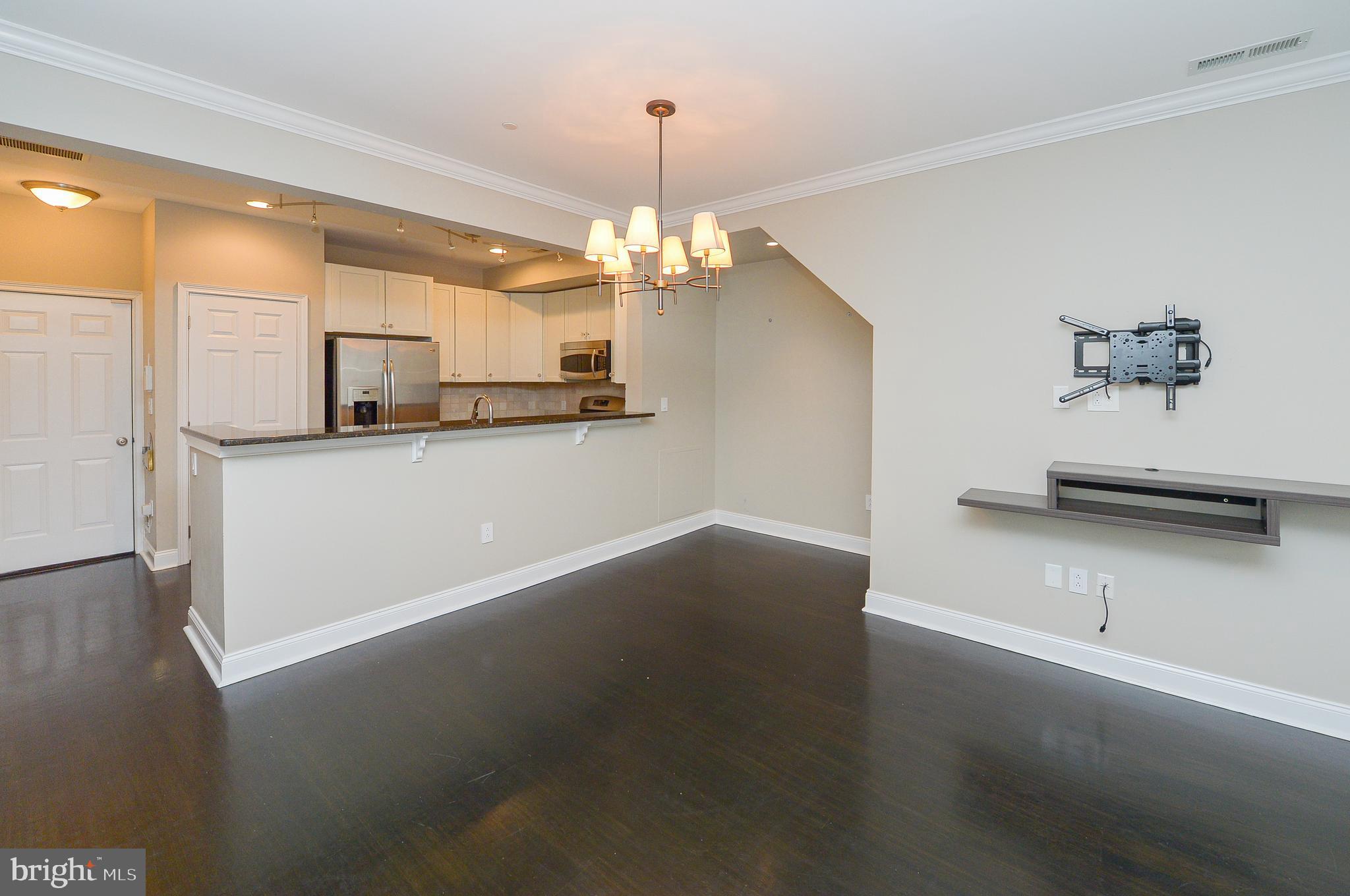 NAVAL SQUARE - Residential Lease