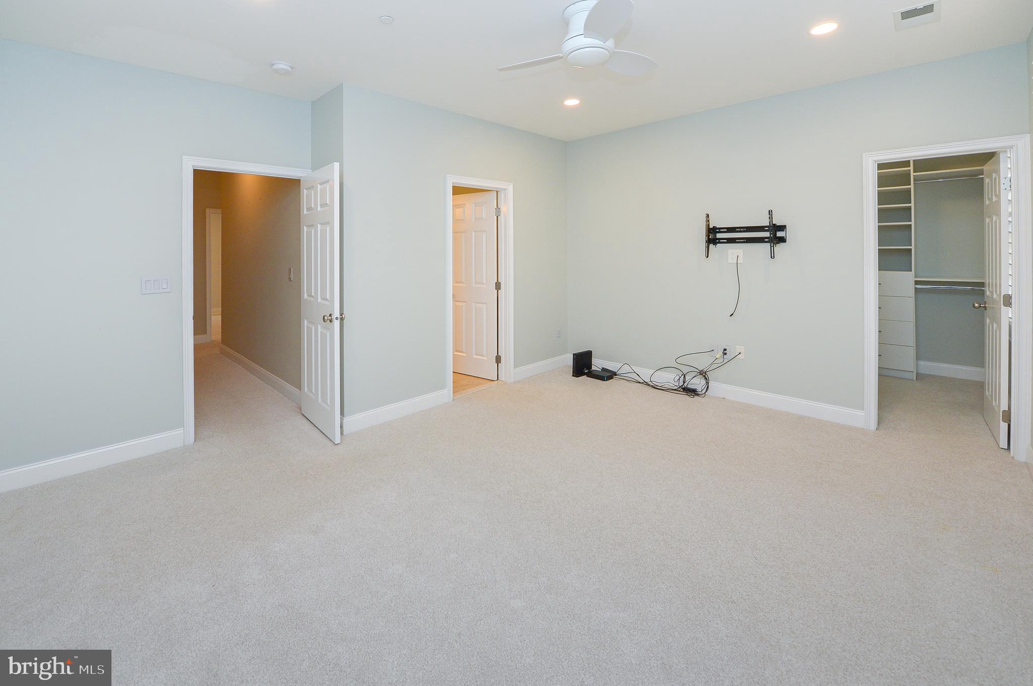 NAVAL SQUARE - Residential Lease