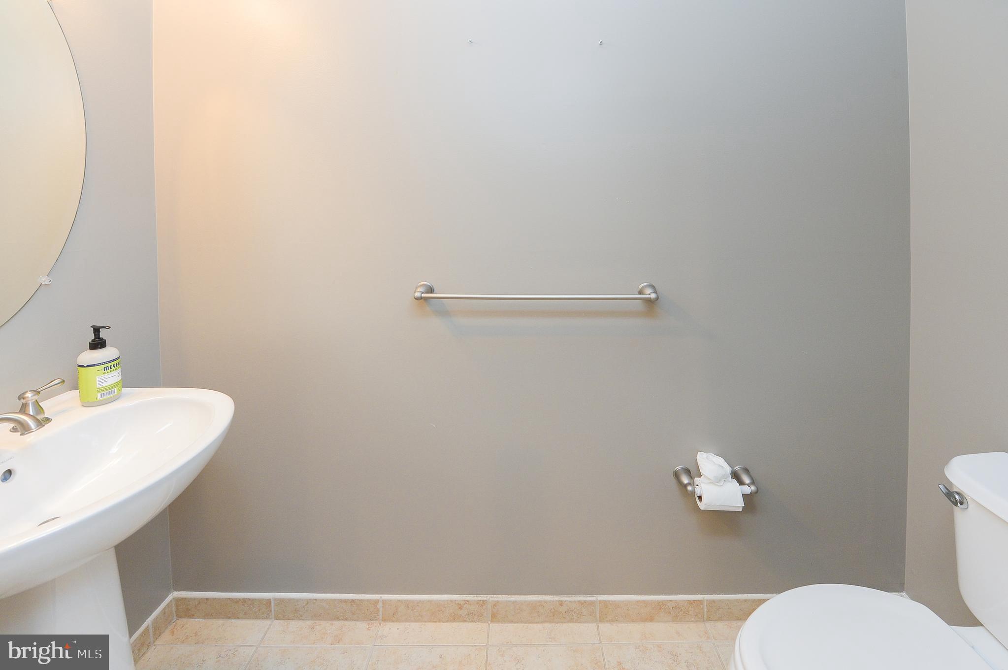 NAVAL SQUARE - Residential Lease