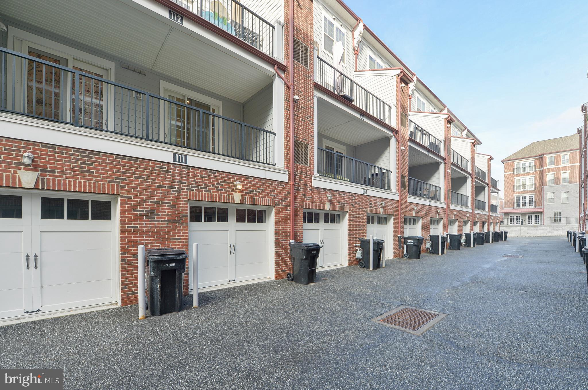 NAVAL SQUARE - Residential Lease