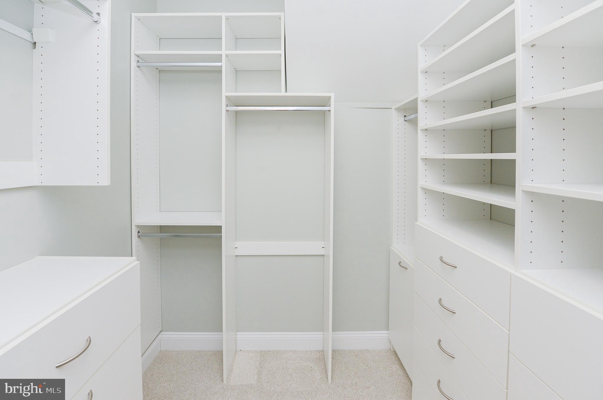 NAVAL SQUARE - Residential Lease