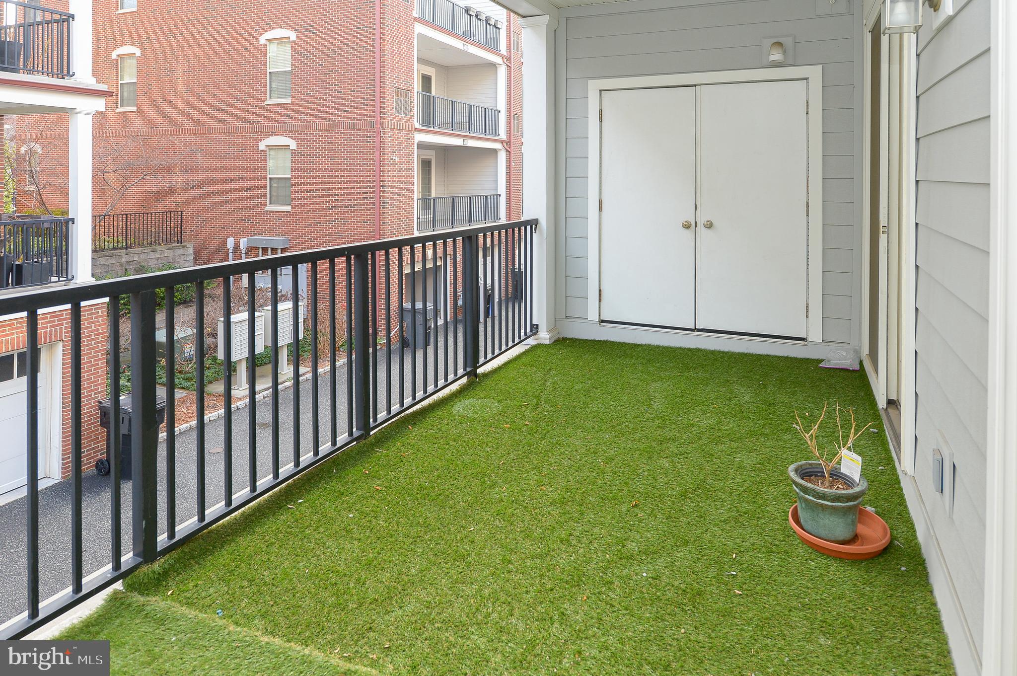 NAVAL SQUARE - Residential Lease