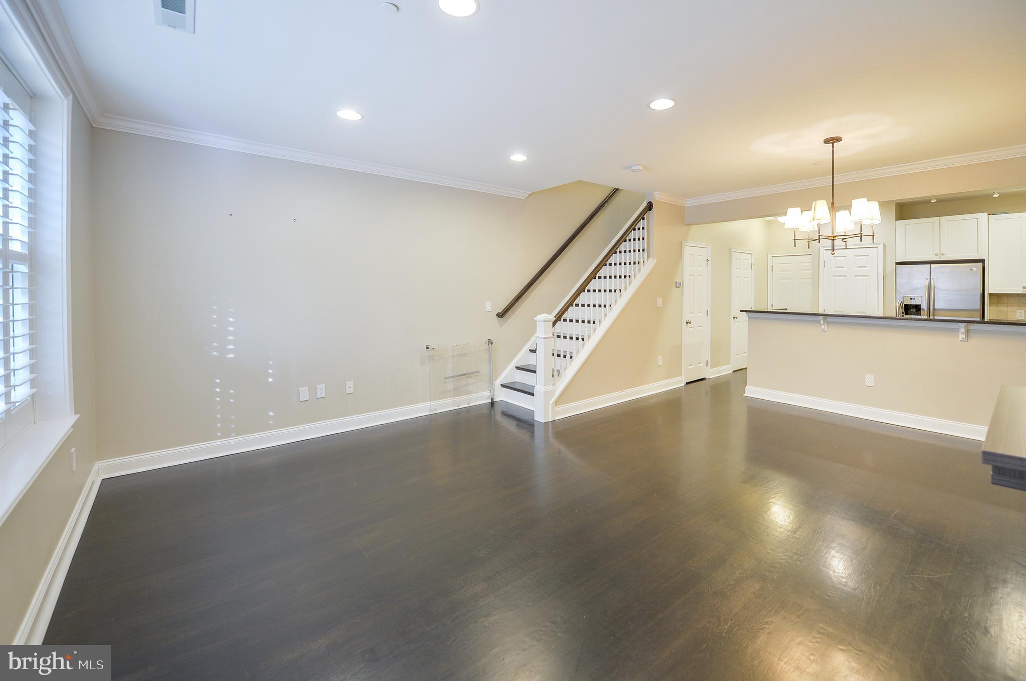 NAVAL SQUARE - Residential Lease