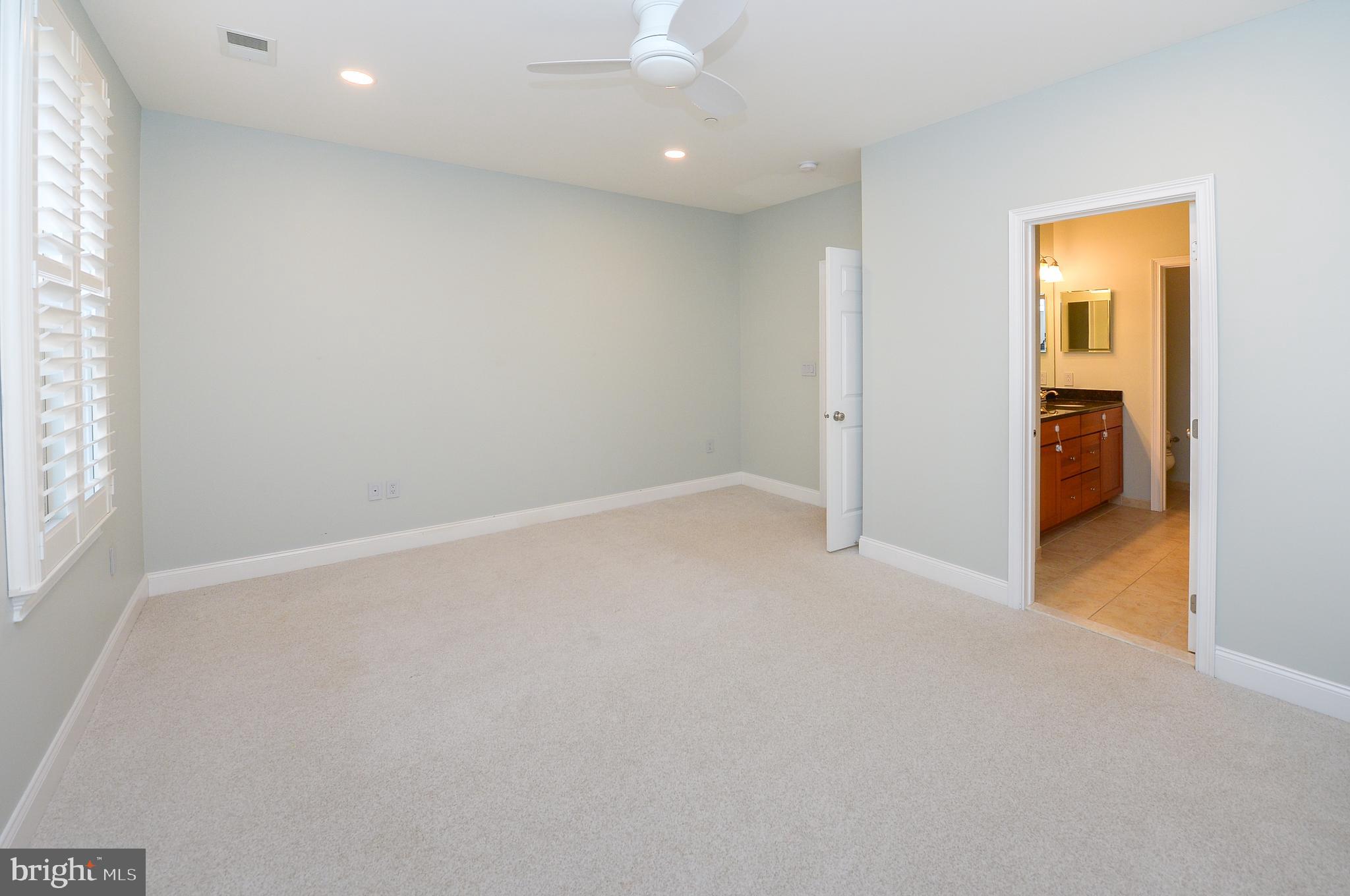 NAVAL SQUARE - Residential Lease