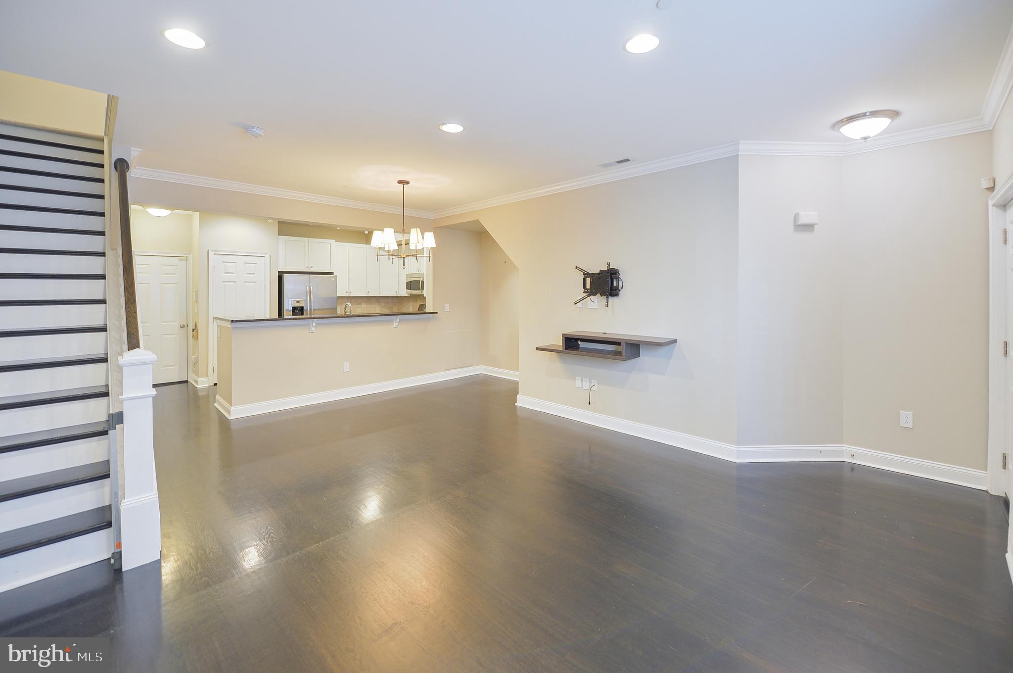 NAVAL SQUARE - Residential Lease