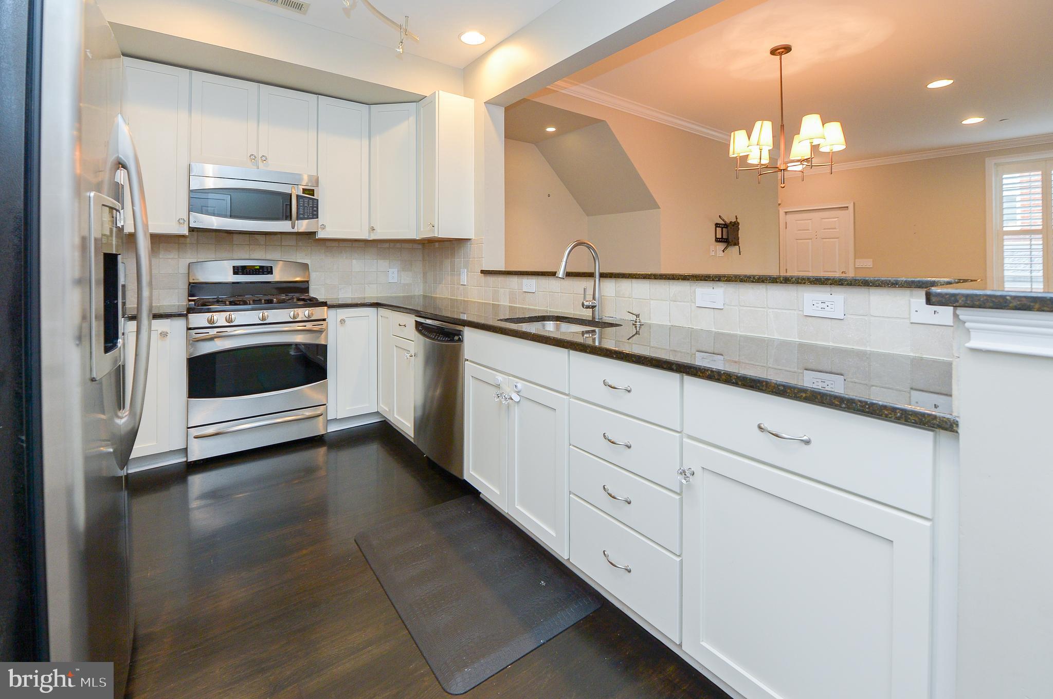 NAVAL SQUARE - Residential Lease