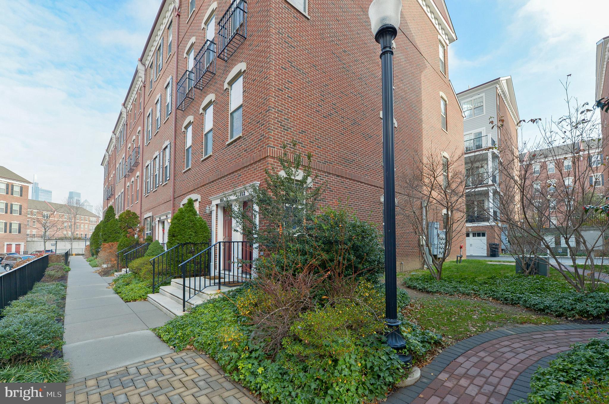 NAVAL SQUARE - Residential Lease