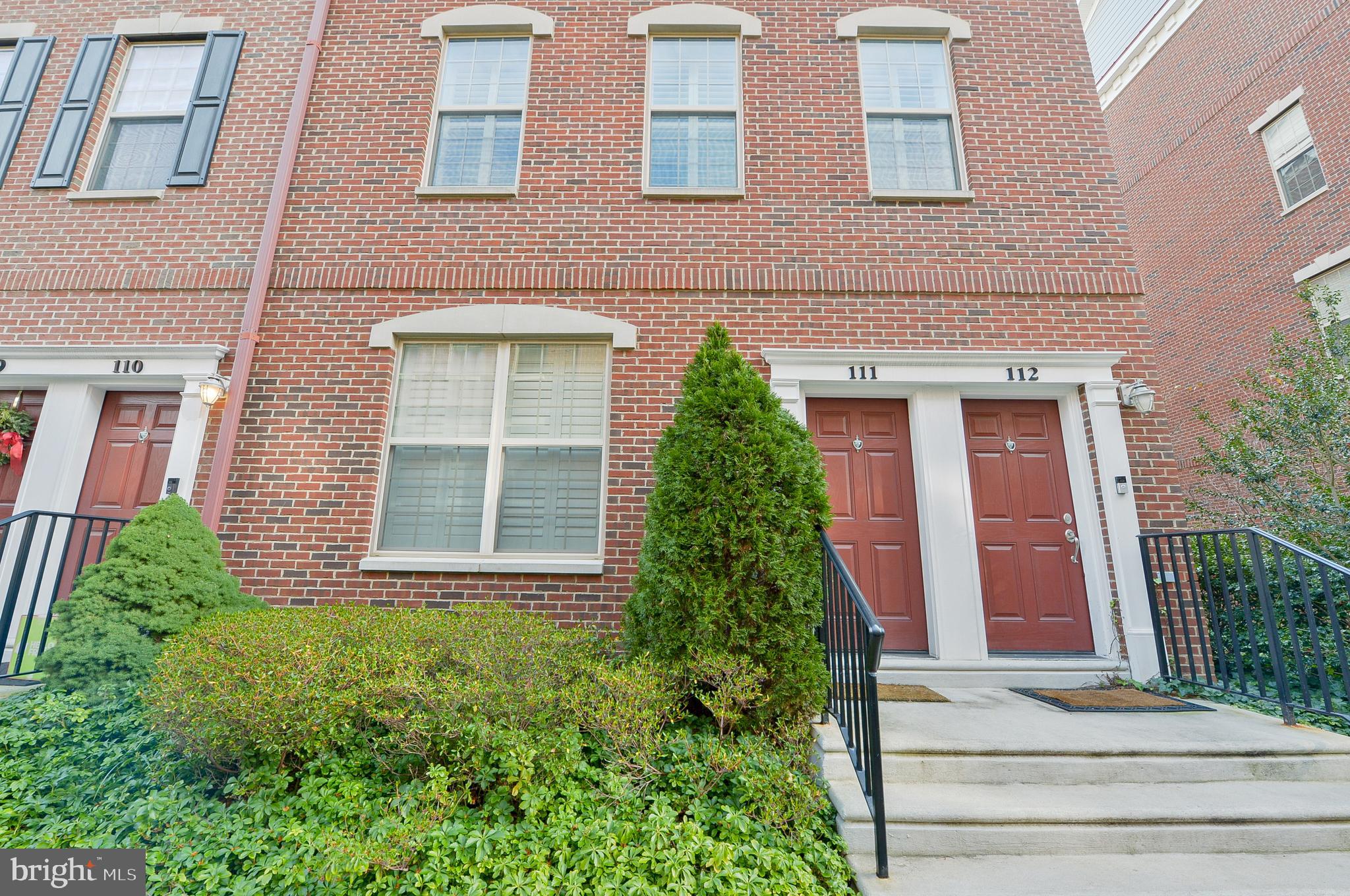 NAVAL SQUARE - Residential Lease