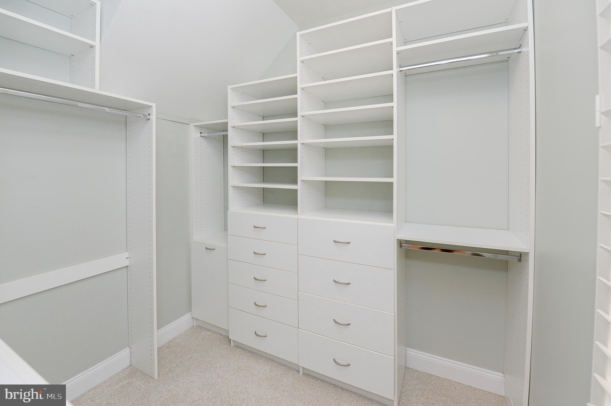 NAVAL SQUARE - Residential Lease