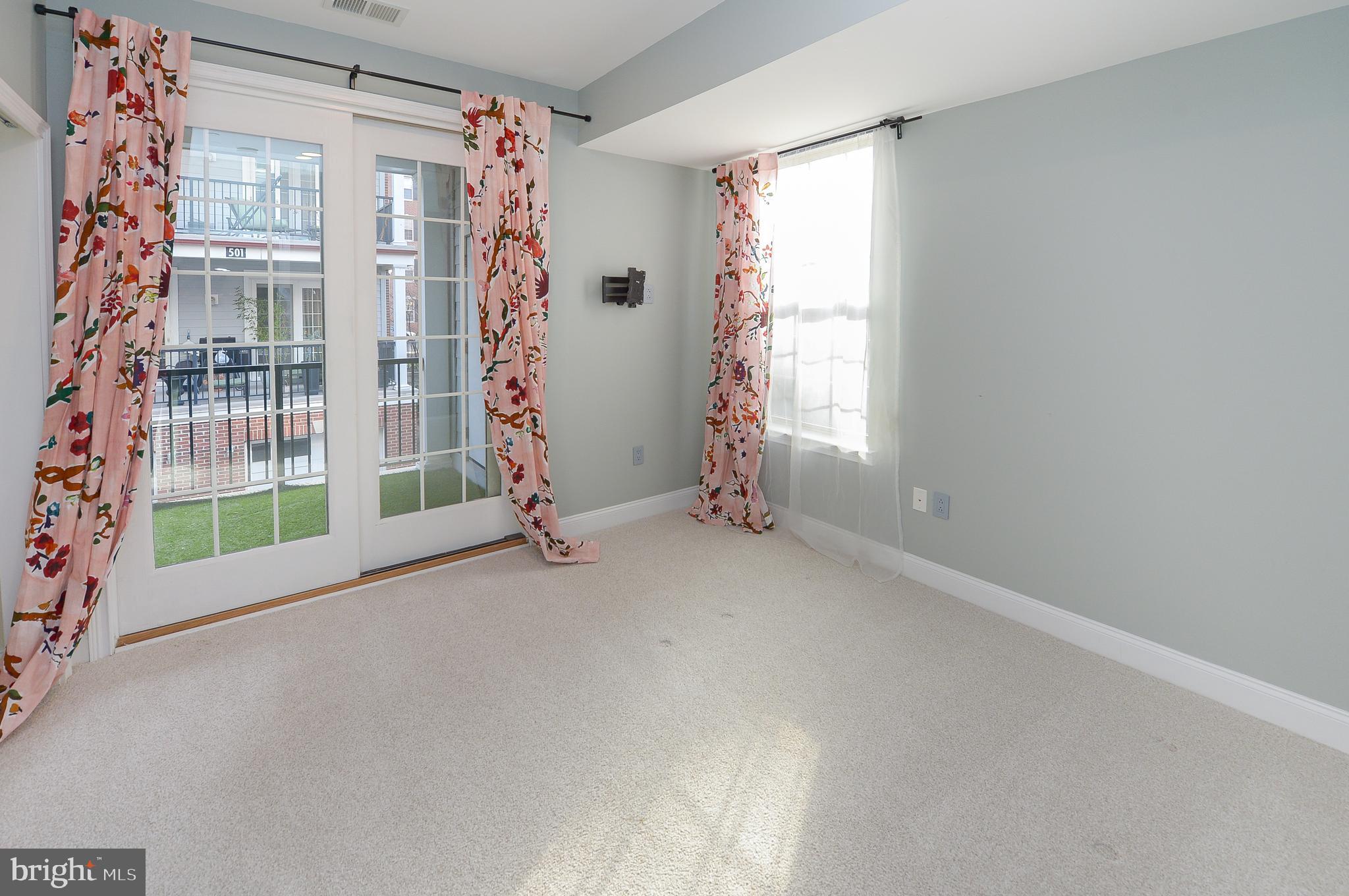 NAVAL SQUARE - Residential Lease