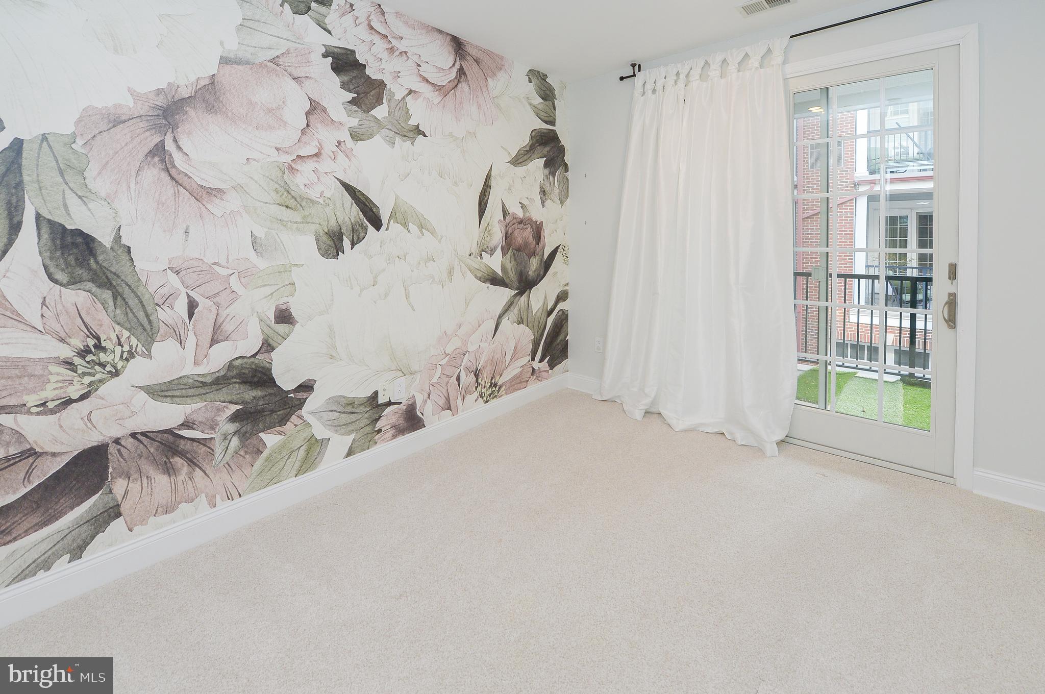 NAVAL SQUARE - Residential Lease