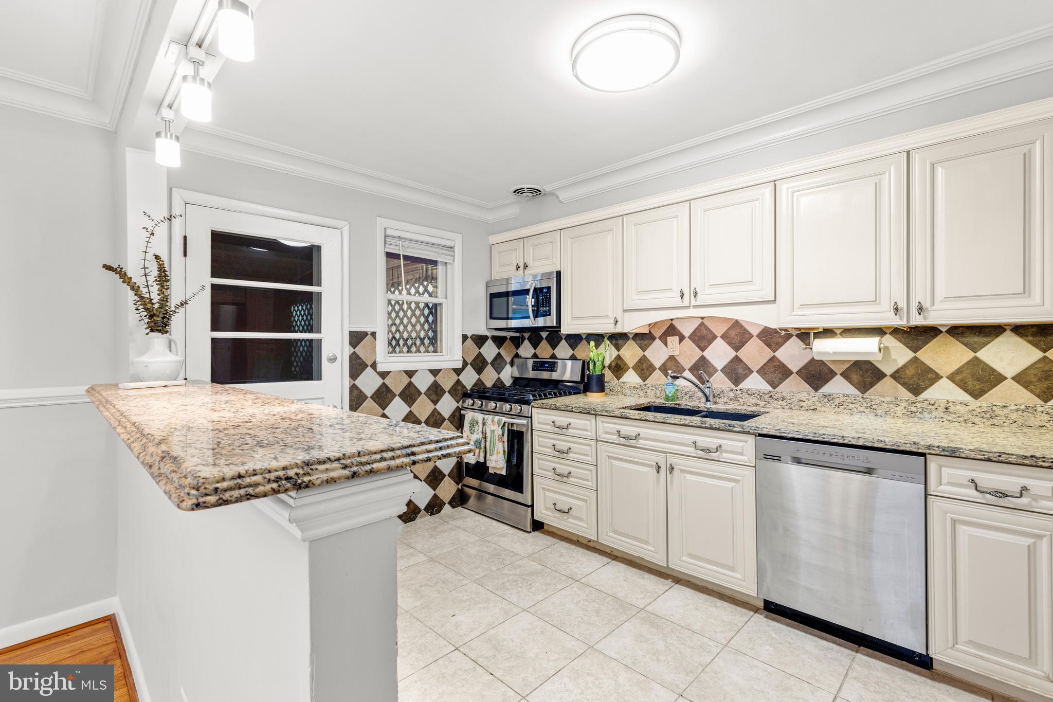 PHILADELPHIA HEIGHTS - Residential