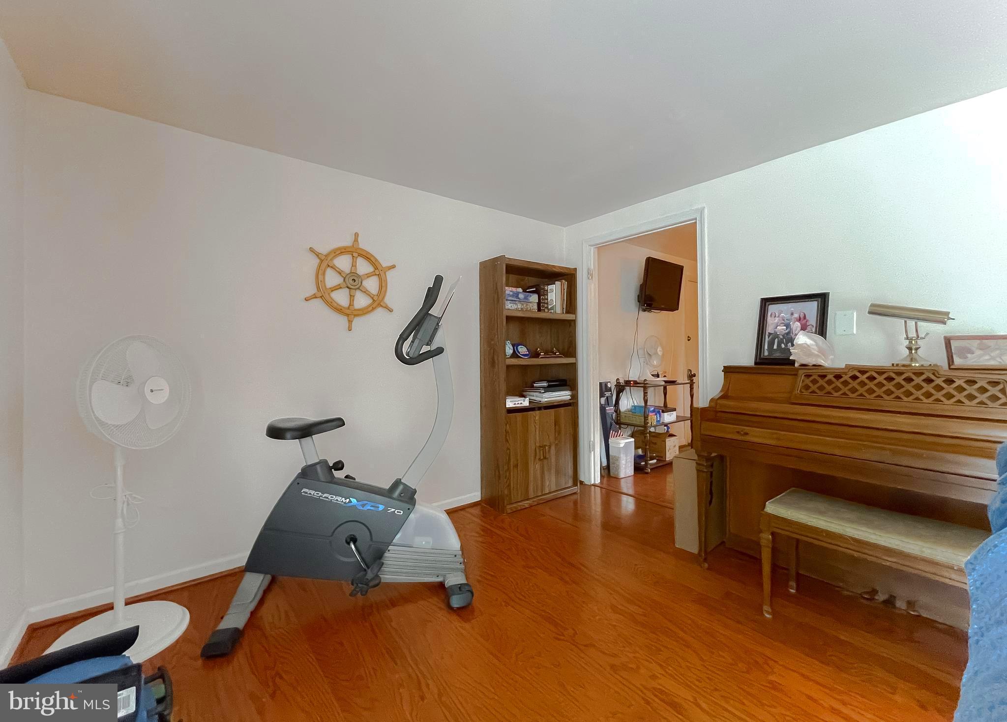 COUNTRY LAKES - Residential