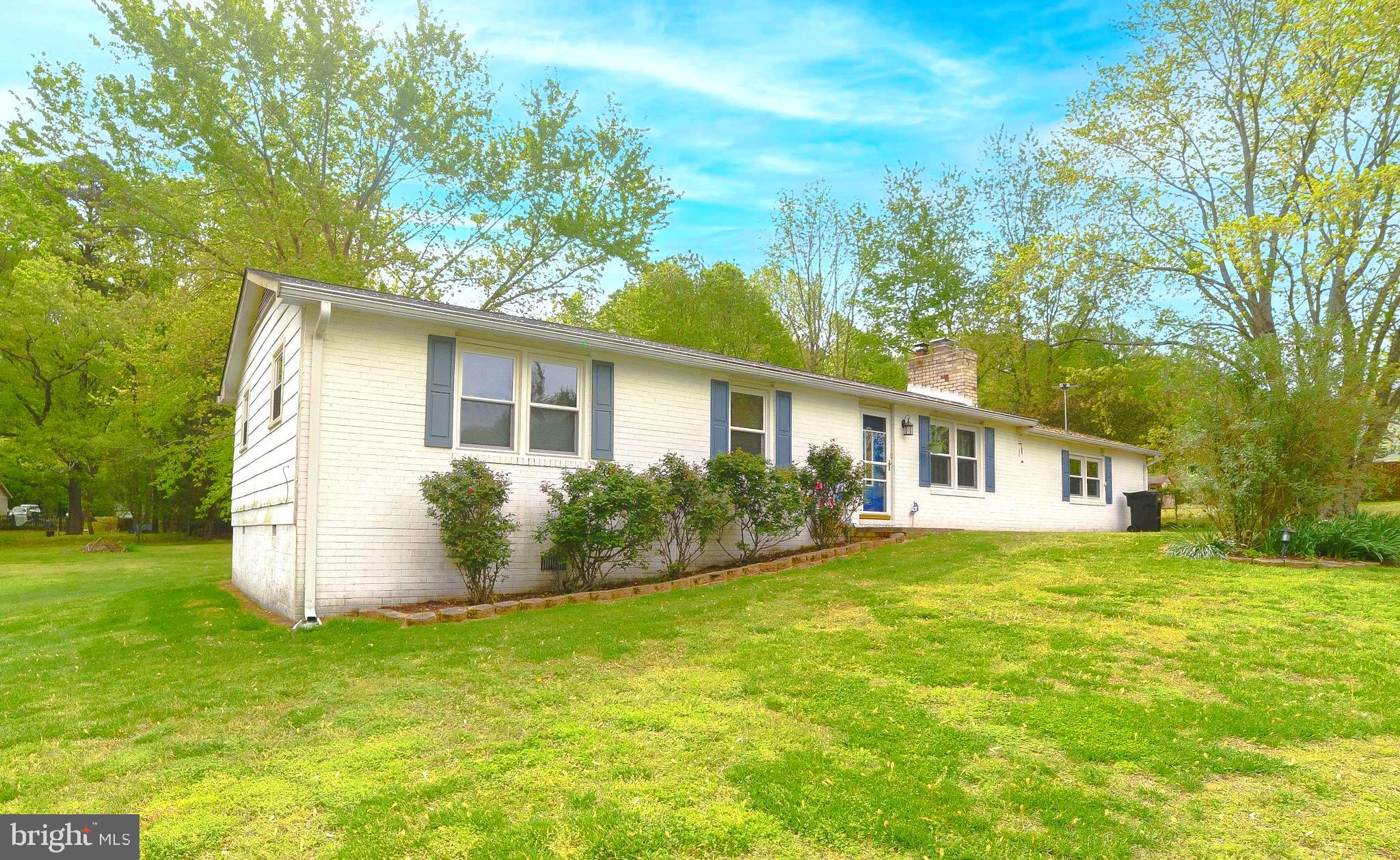 COUNTRY LAKES - Residential