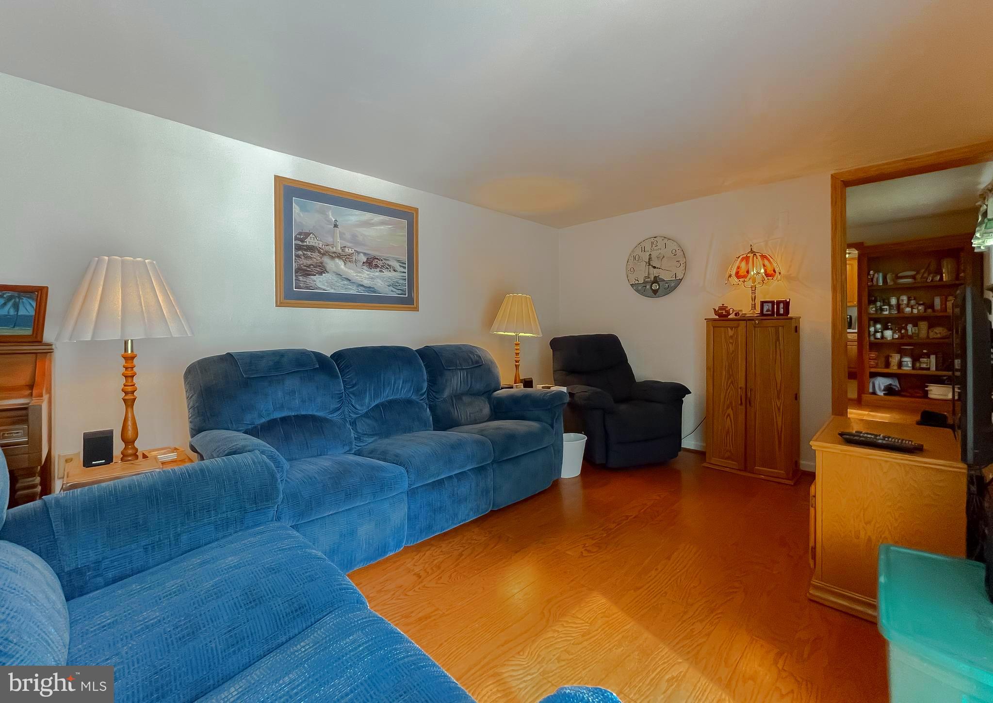 COUNTRY LAKES - Residential