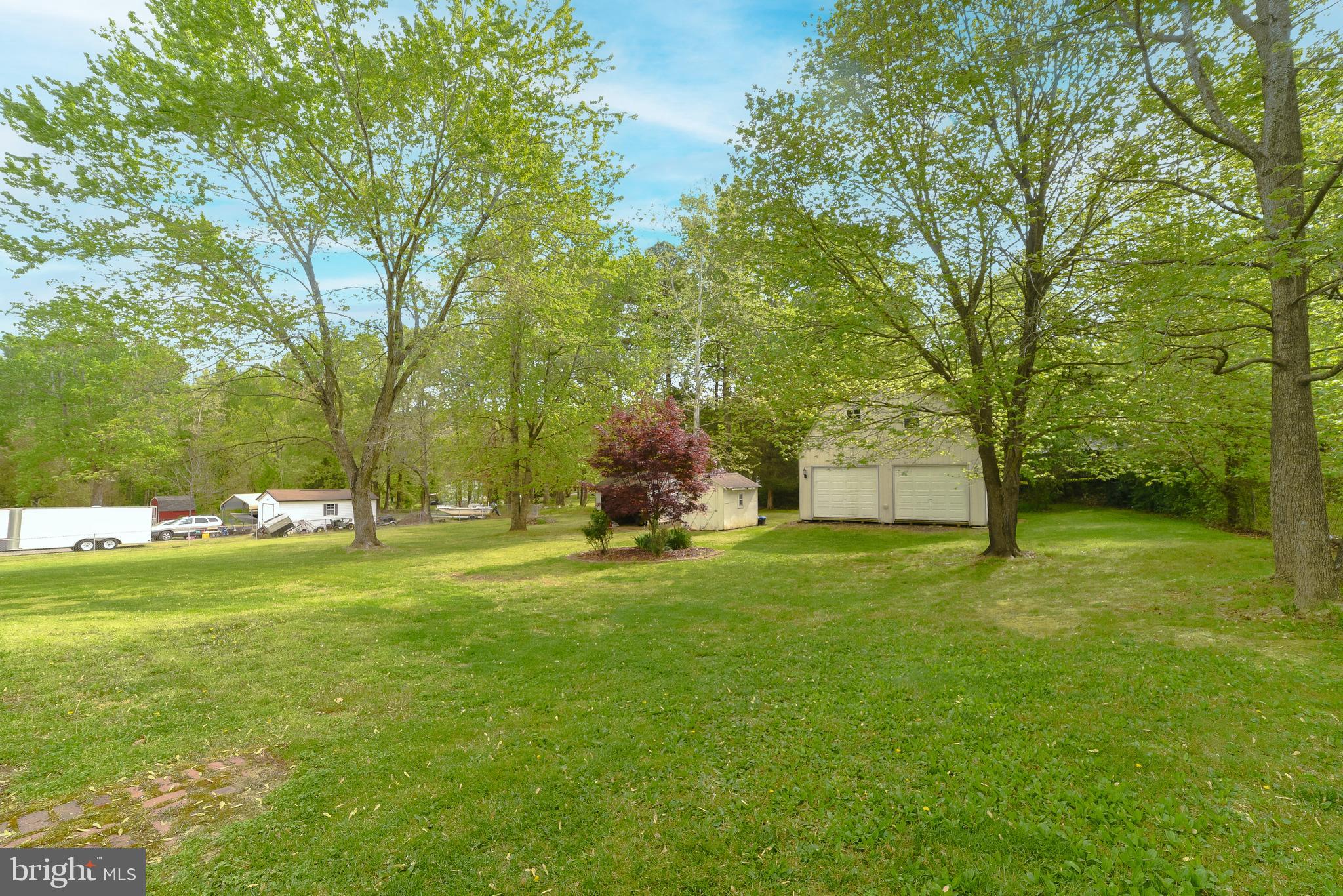 COUNTRY LAKES - Residential