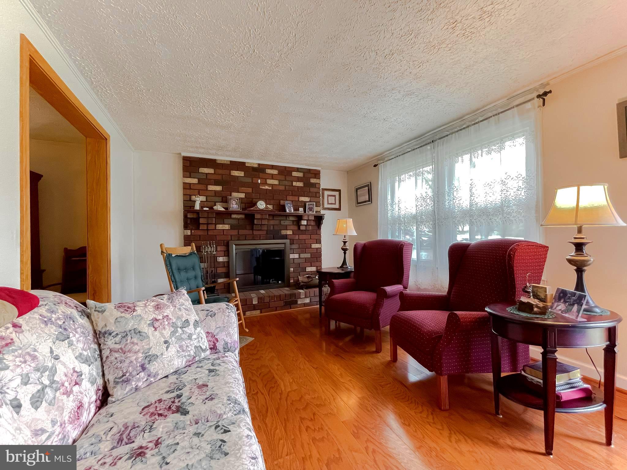 COUNTRY LAKES - Residential