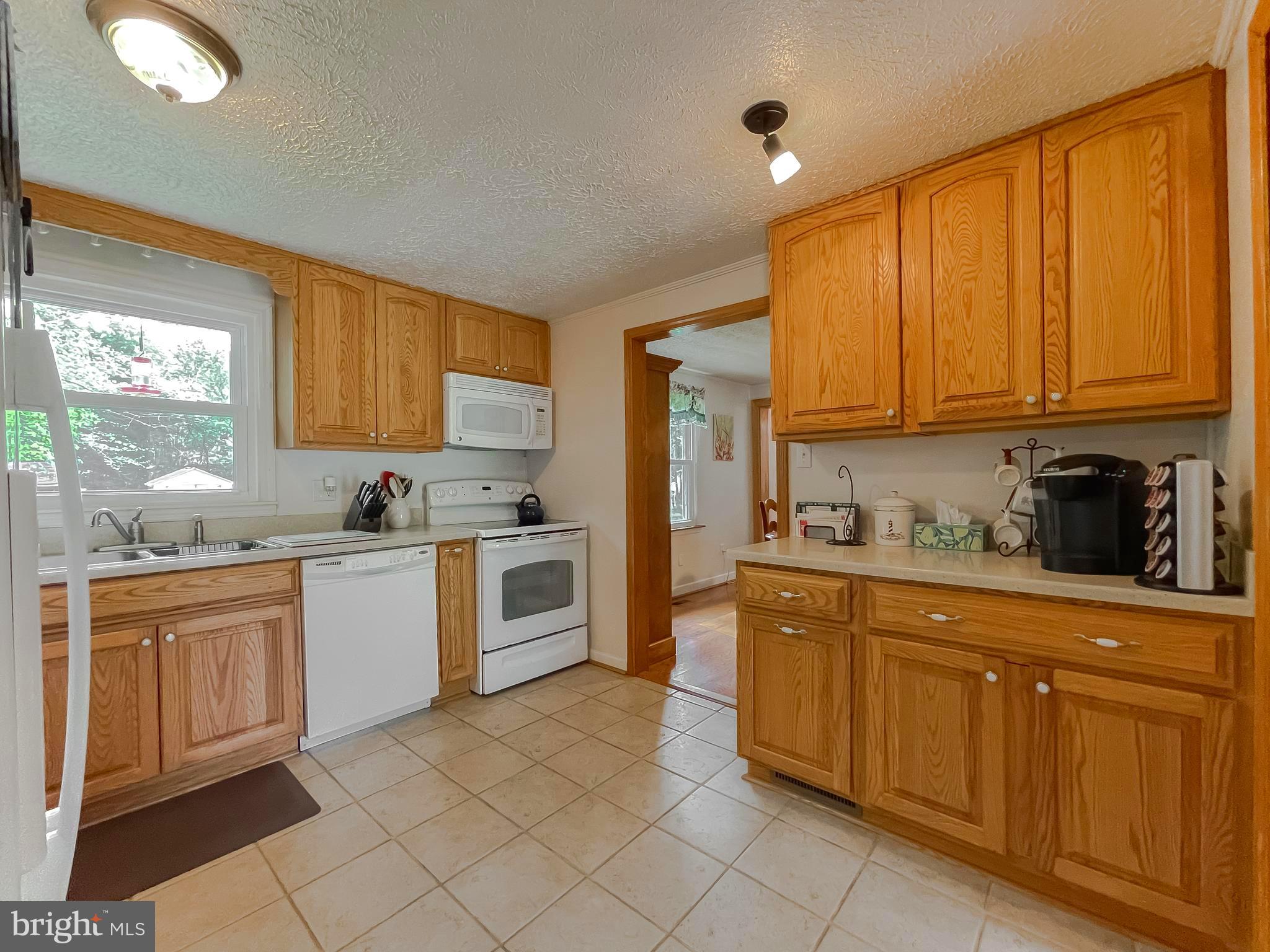 COUNTRY LAKES - Residential