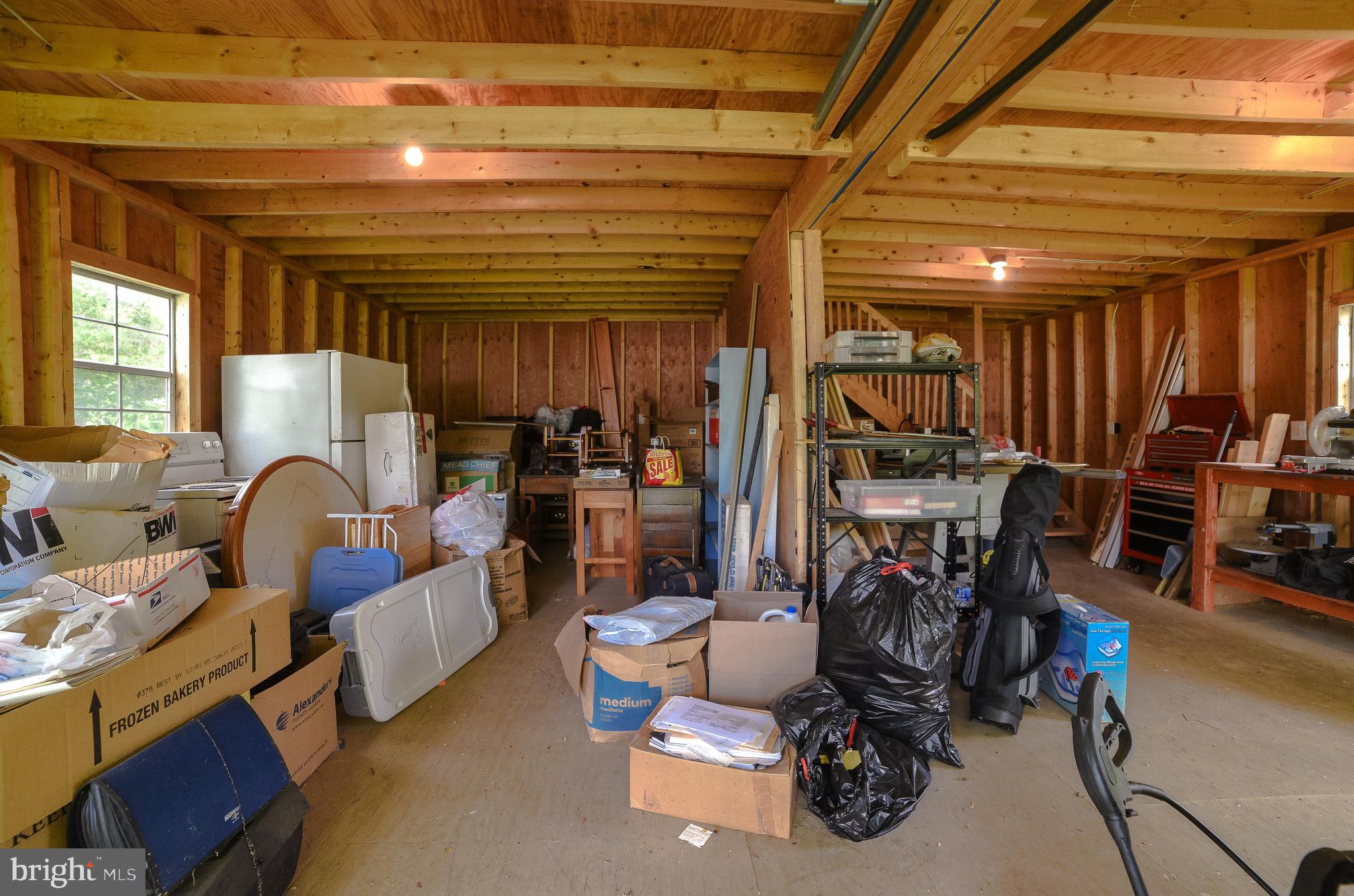 COUNTRY LAKES - Residential