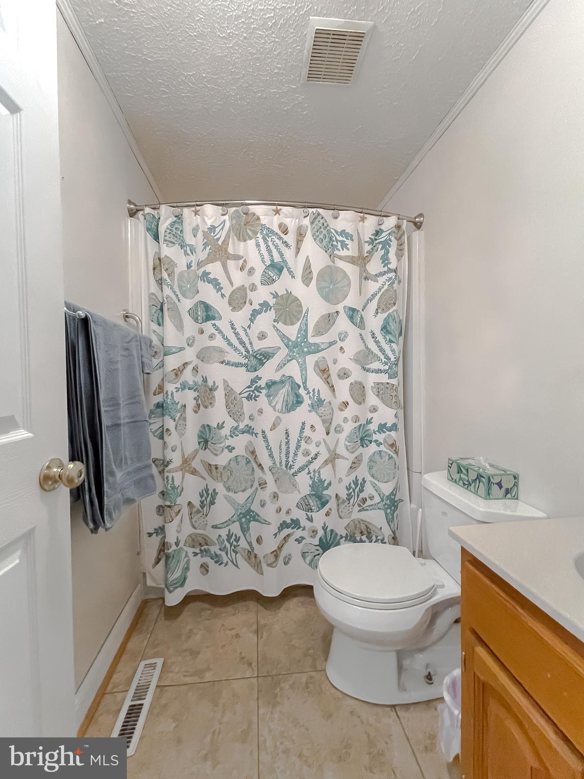 COUNTRY LAKES - Residential