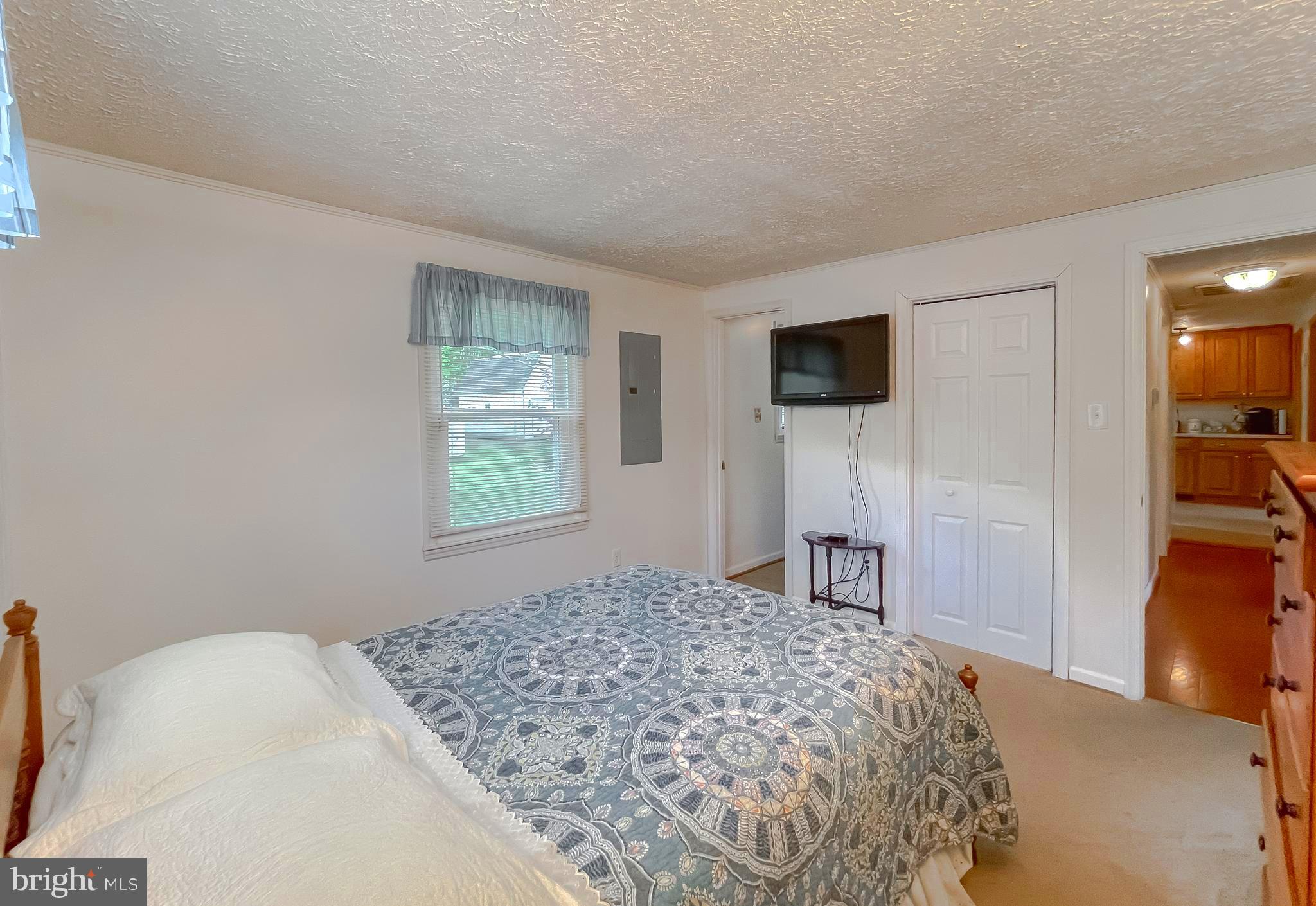 COUNTRY LAKES - Residential