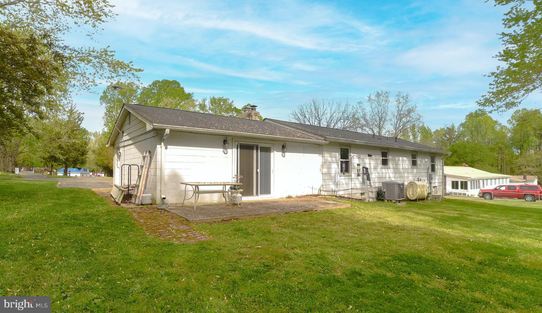 COUNTRY LAKES - Residential