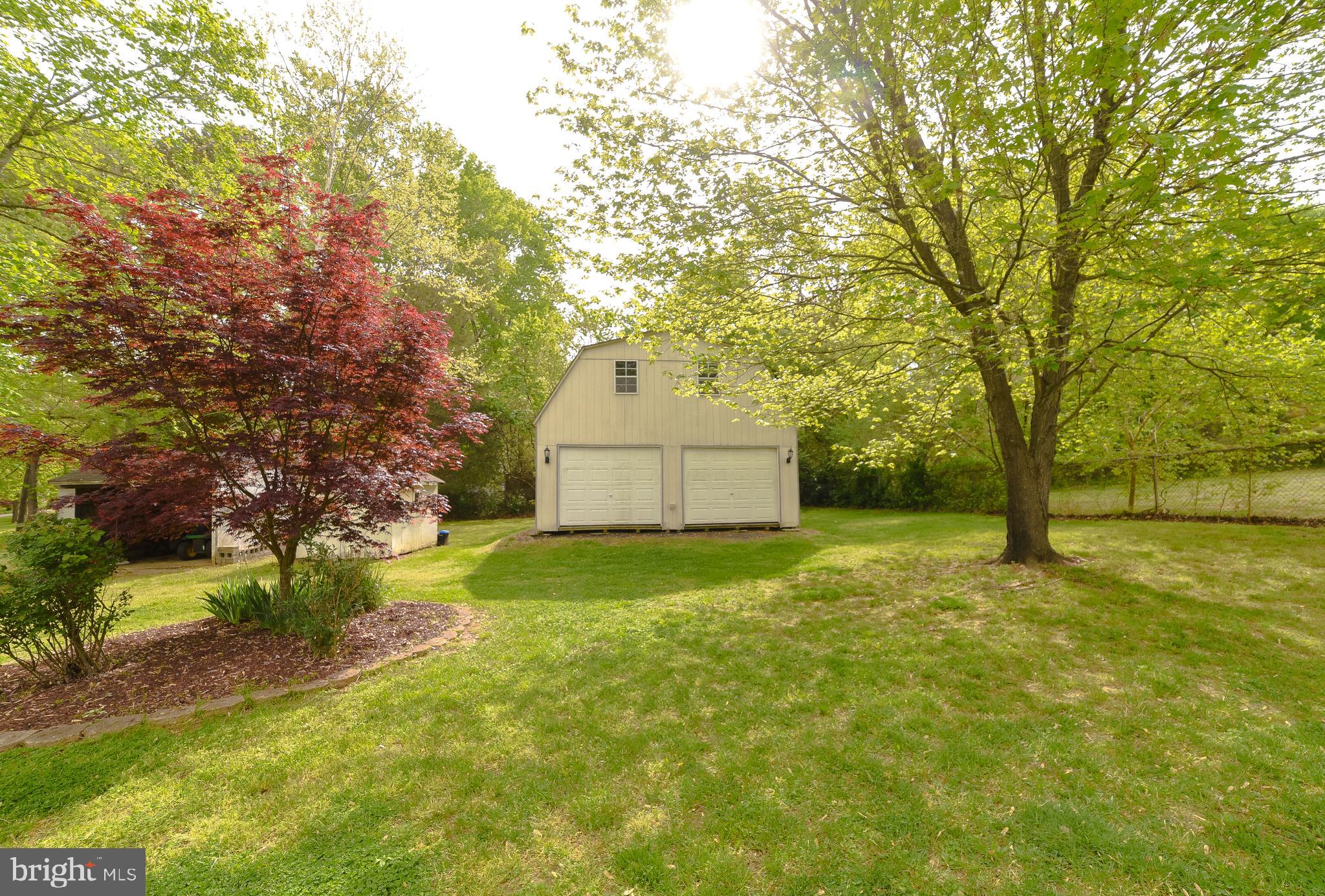 COUNTRY LAKES - Residential