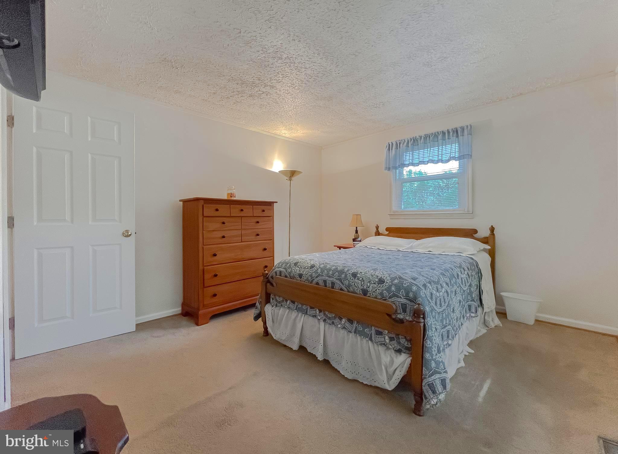 COUNTRY LAKES - Residential