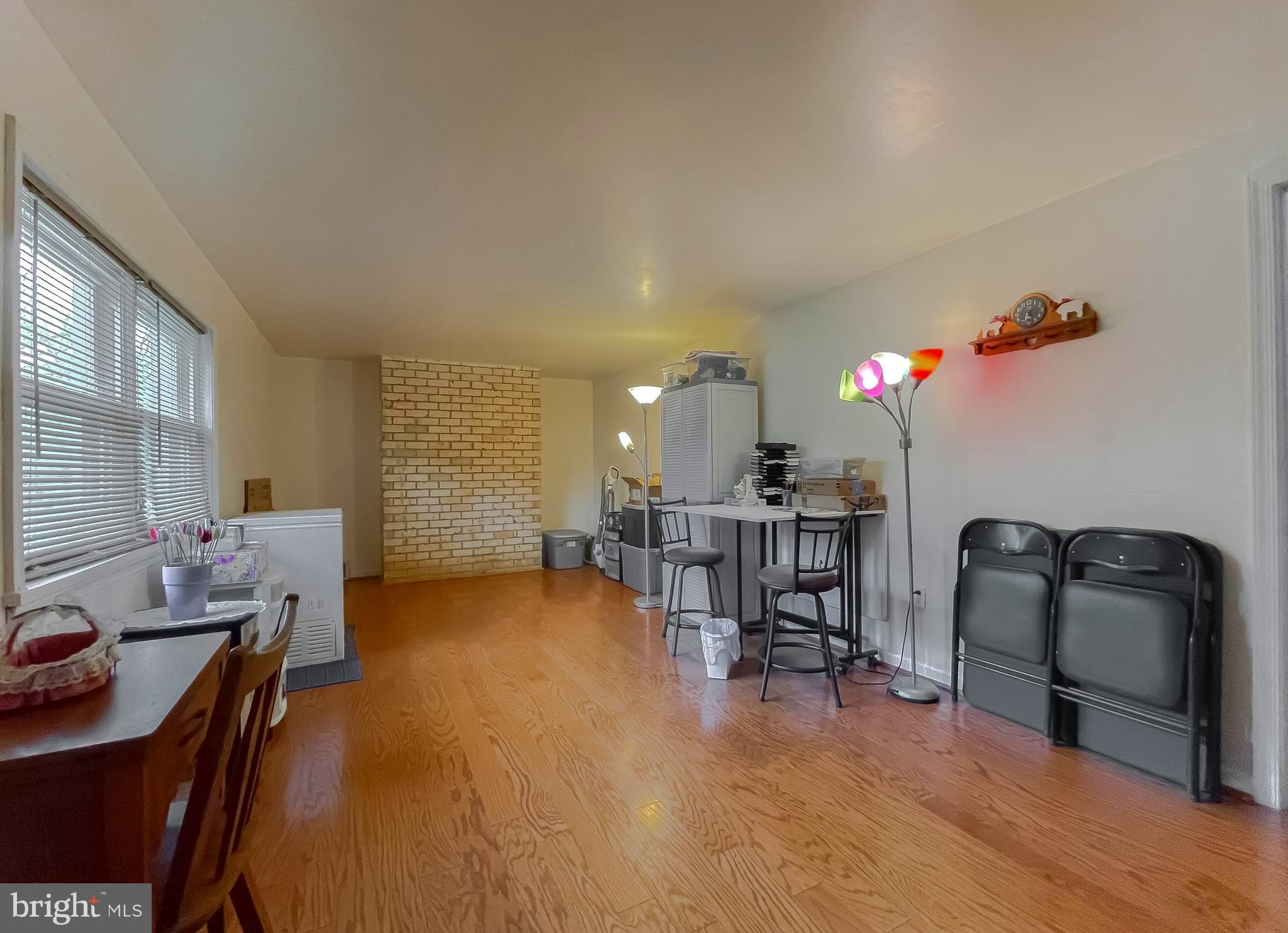 COUNTRY LAKES - Residential