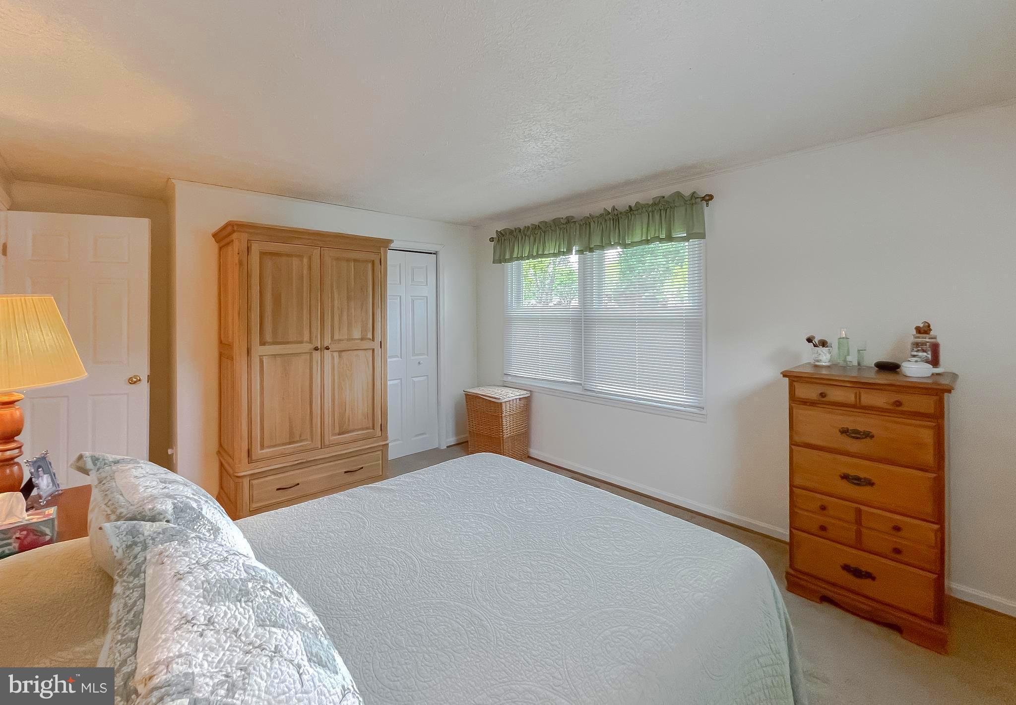 COUNTRY LAKES - Residential