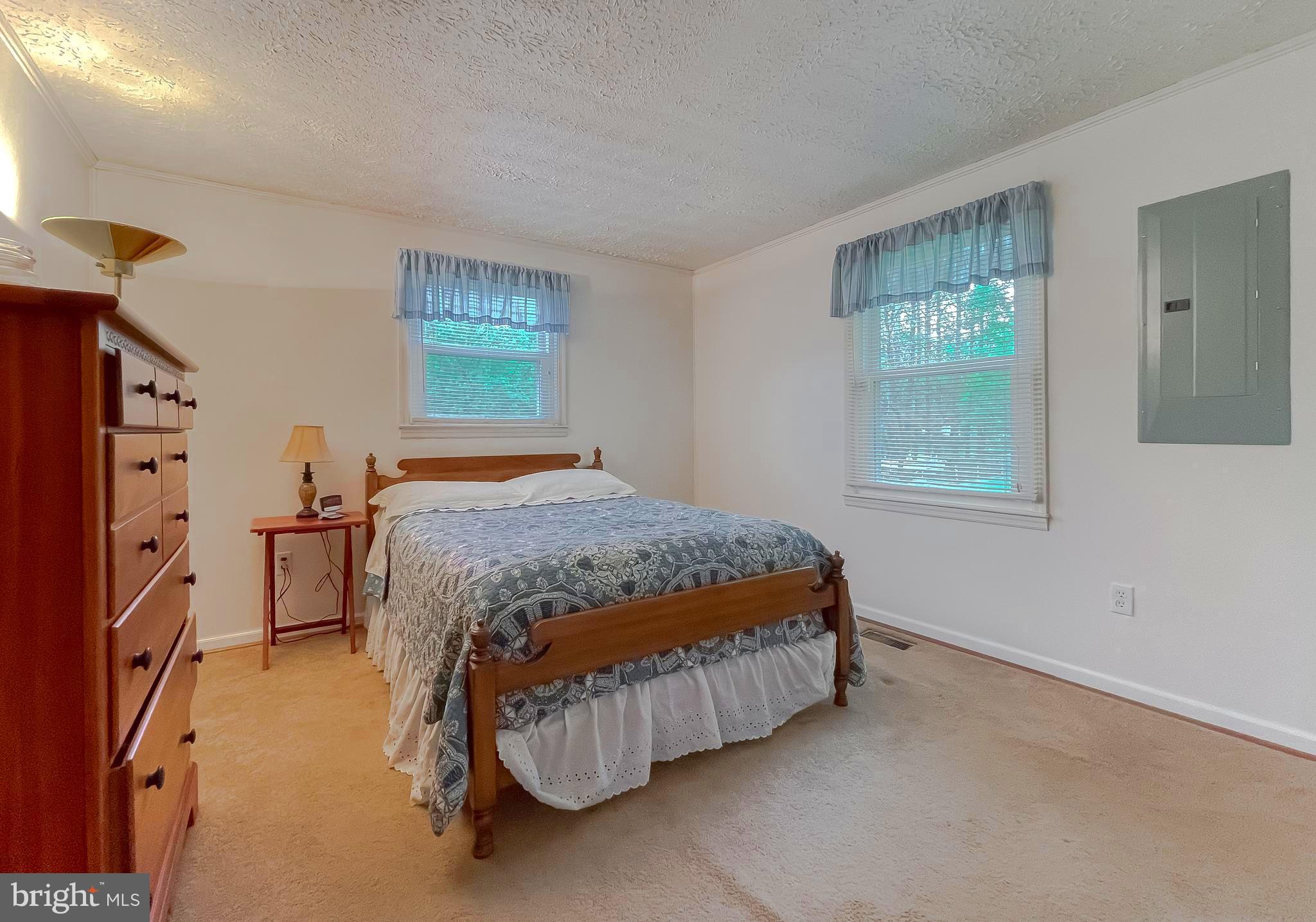 COUNTRY LAKES - Residential