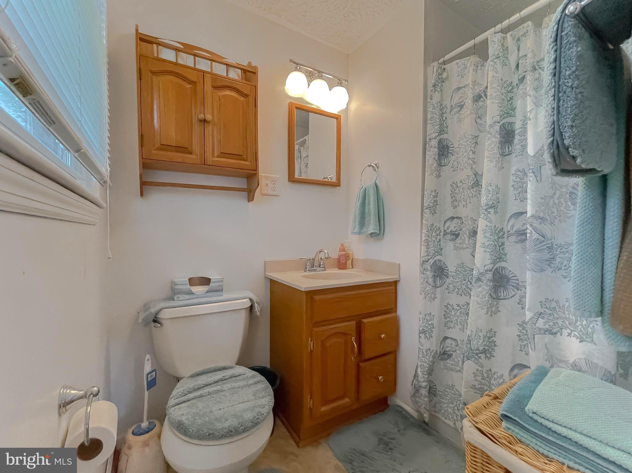 COUNTRY LAKES - Residential