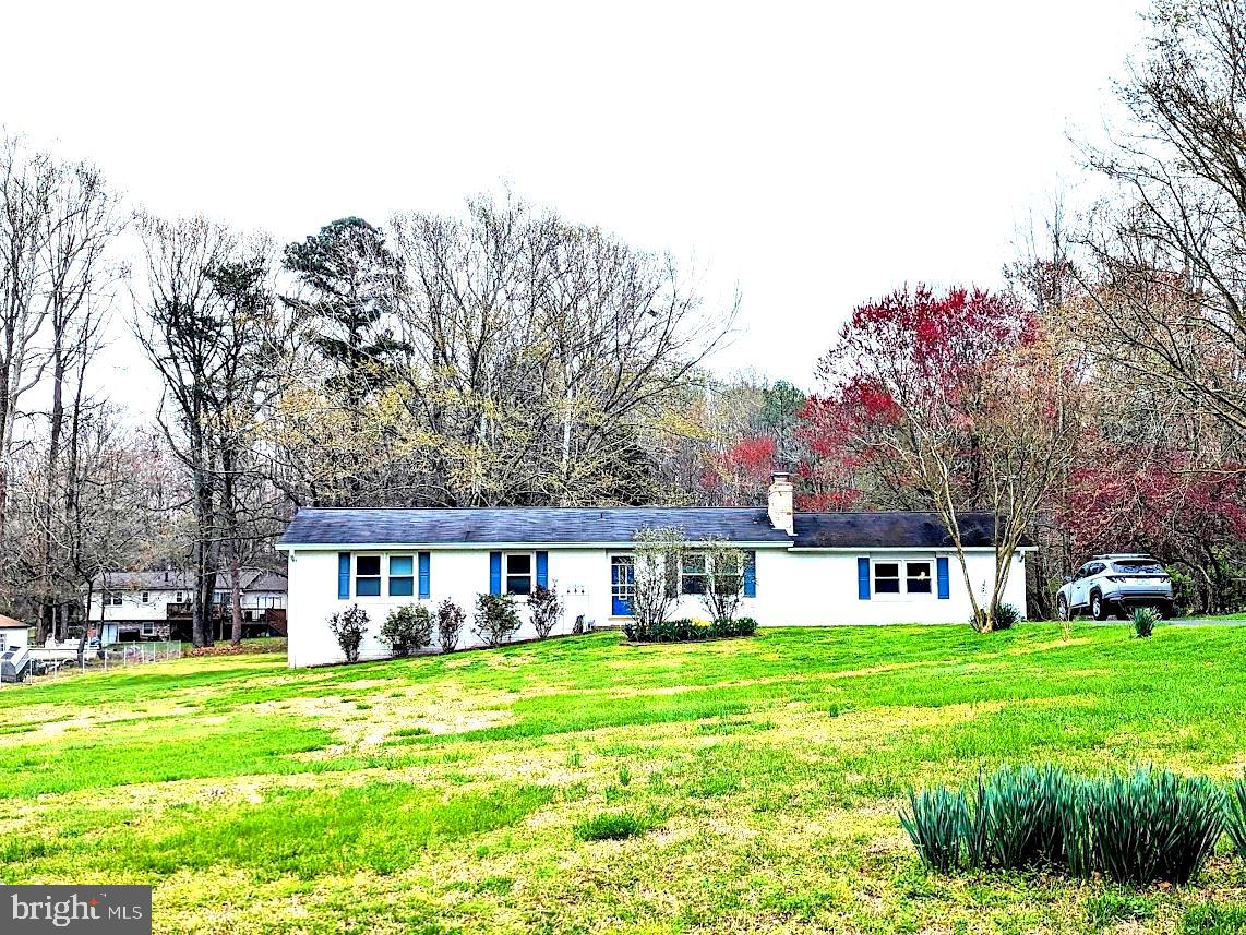 COUNTRY LAKES - Residential