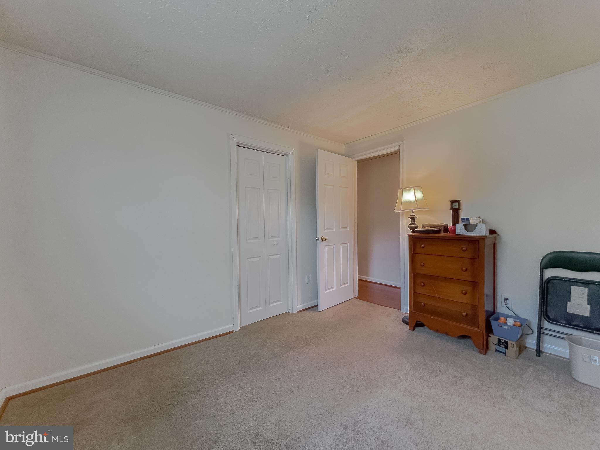 COUNTRY LAKES - Residential