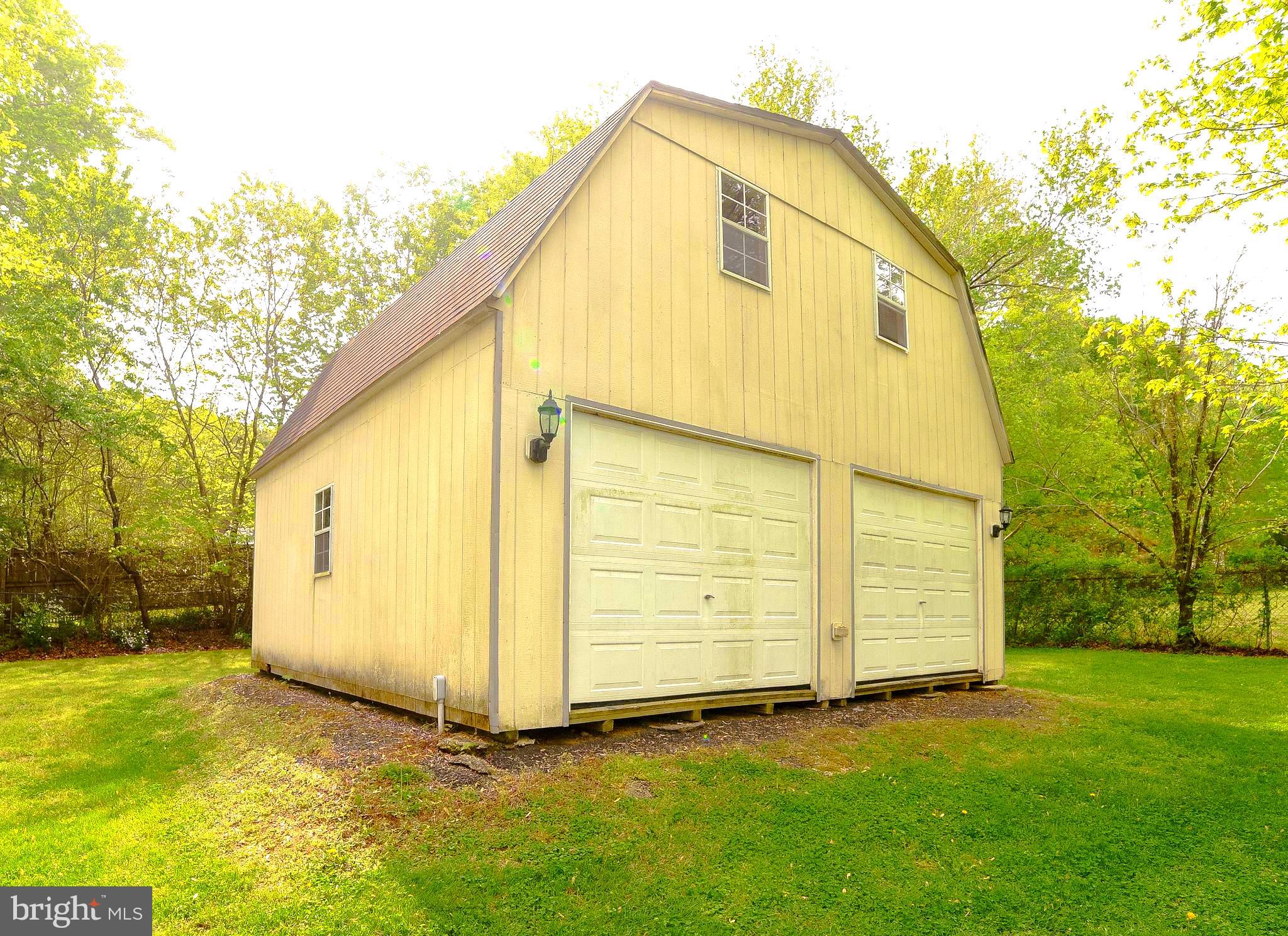 COUNTRY LAKES - Residential