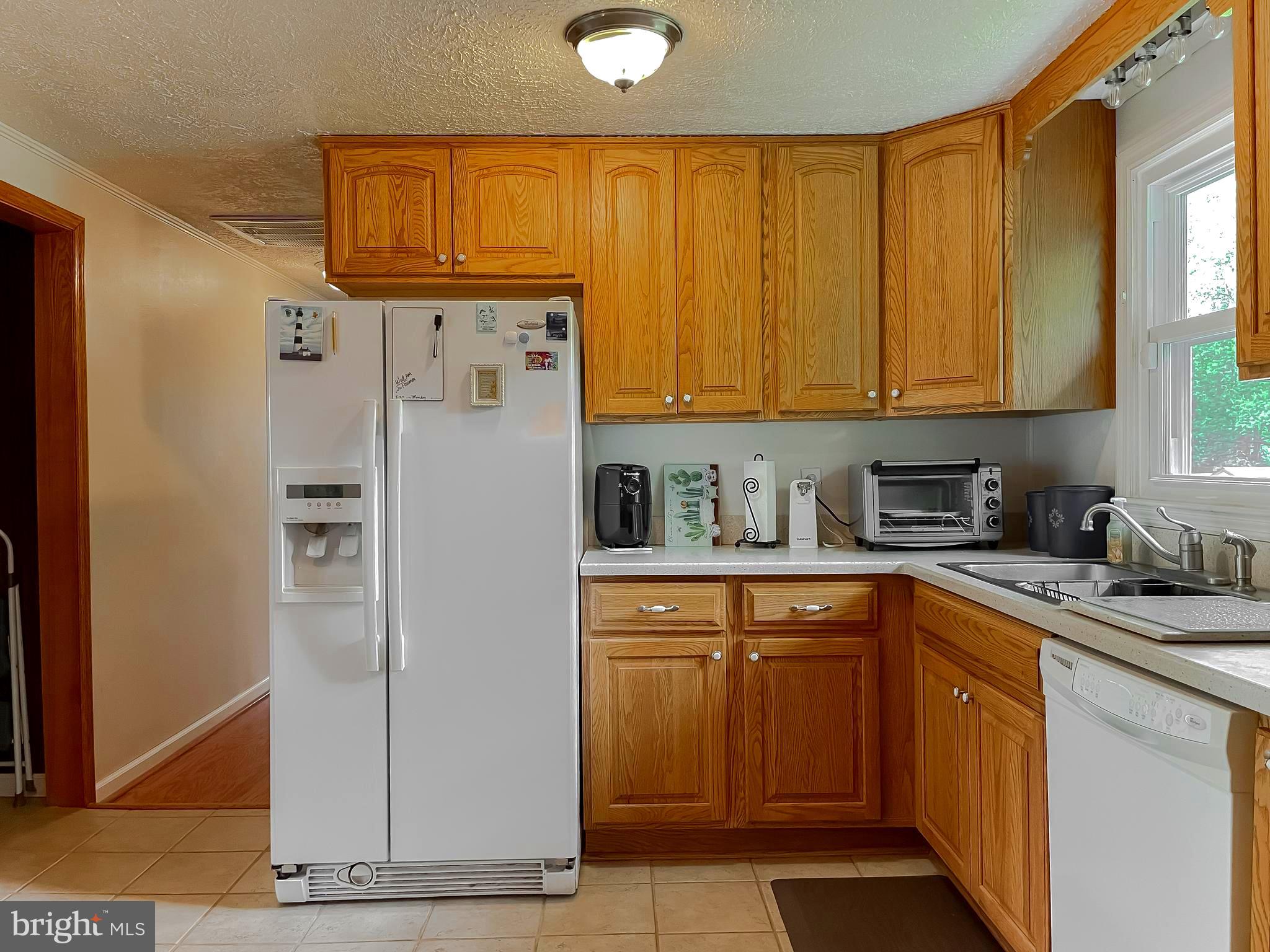 COUNTRY LAKES - Residential