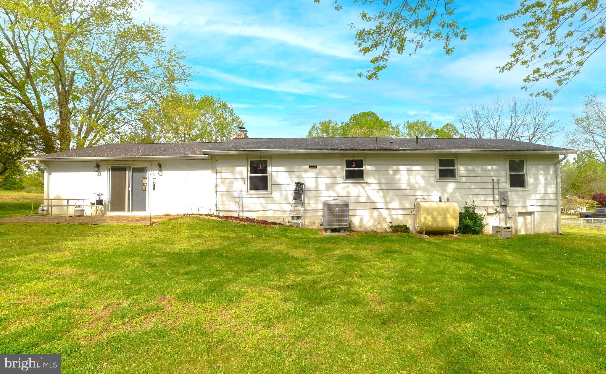 COUNTRY LAKES - Residential