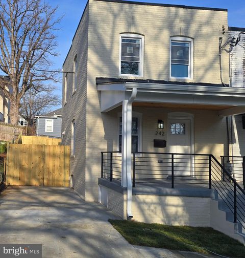 Photo of 242 57th Place NE, WASHINGTON, DC 20019 (MLS # DCDC2253250)