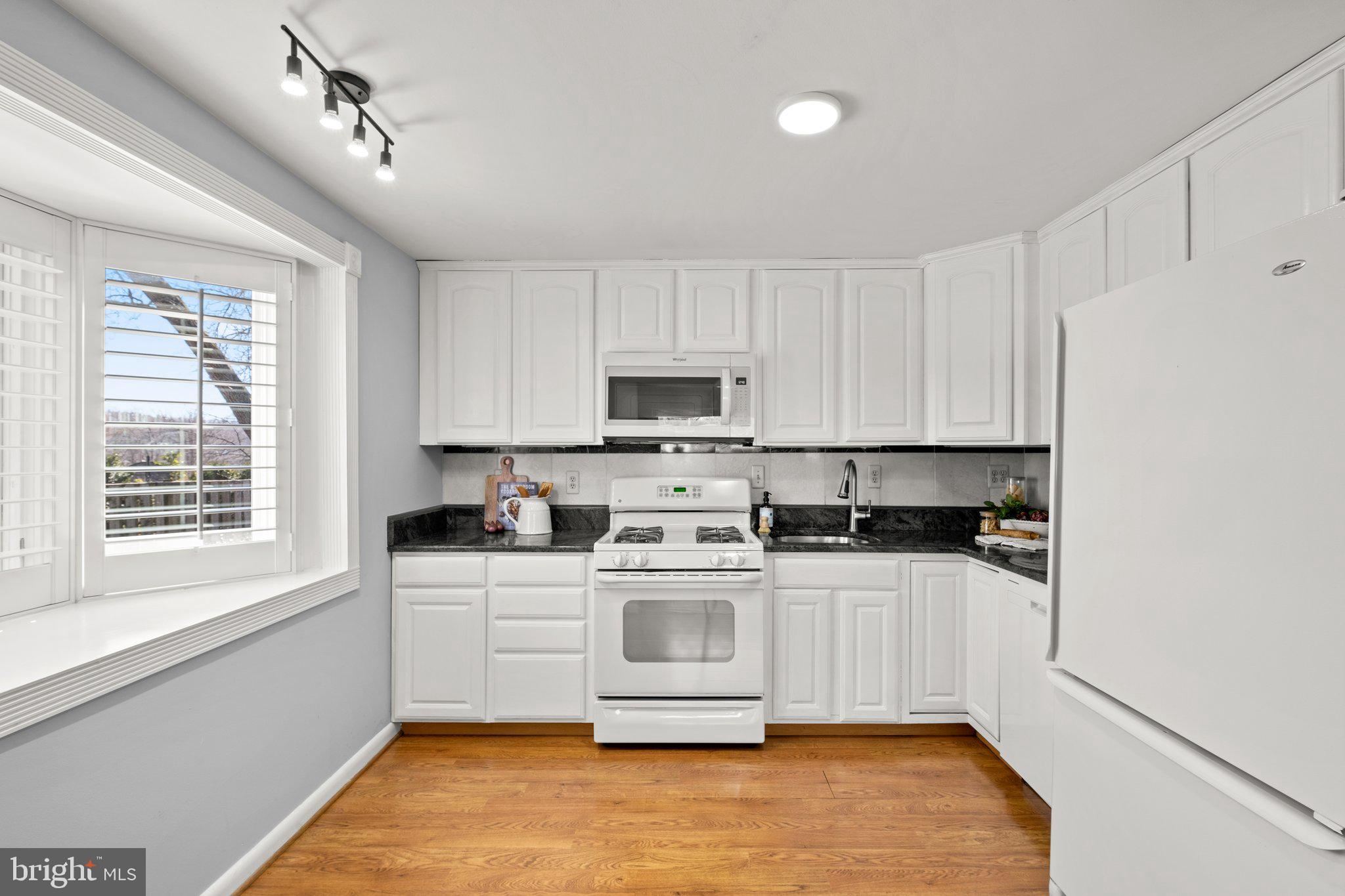 COLLEGE PARK ESTATES - Residential