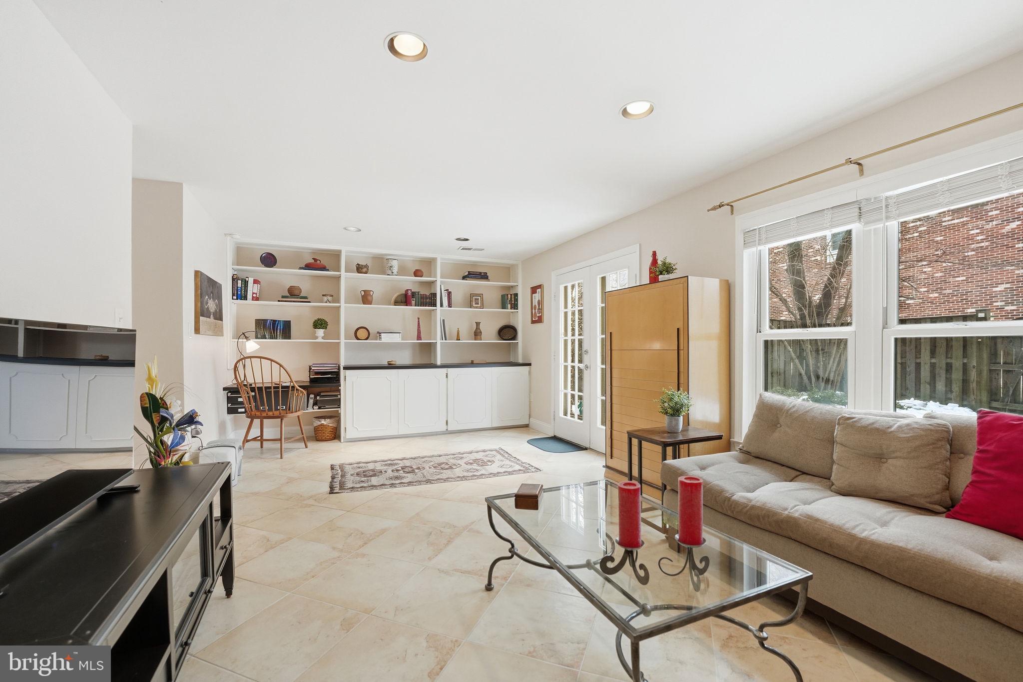 MCLEAN PARK MANOR - Residential