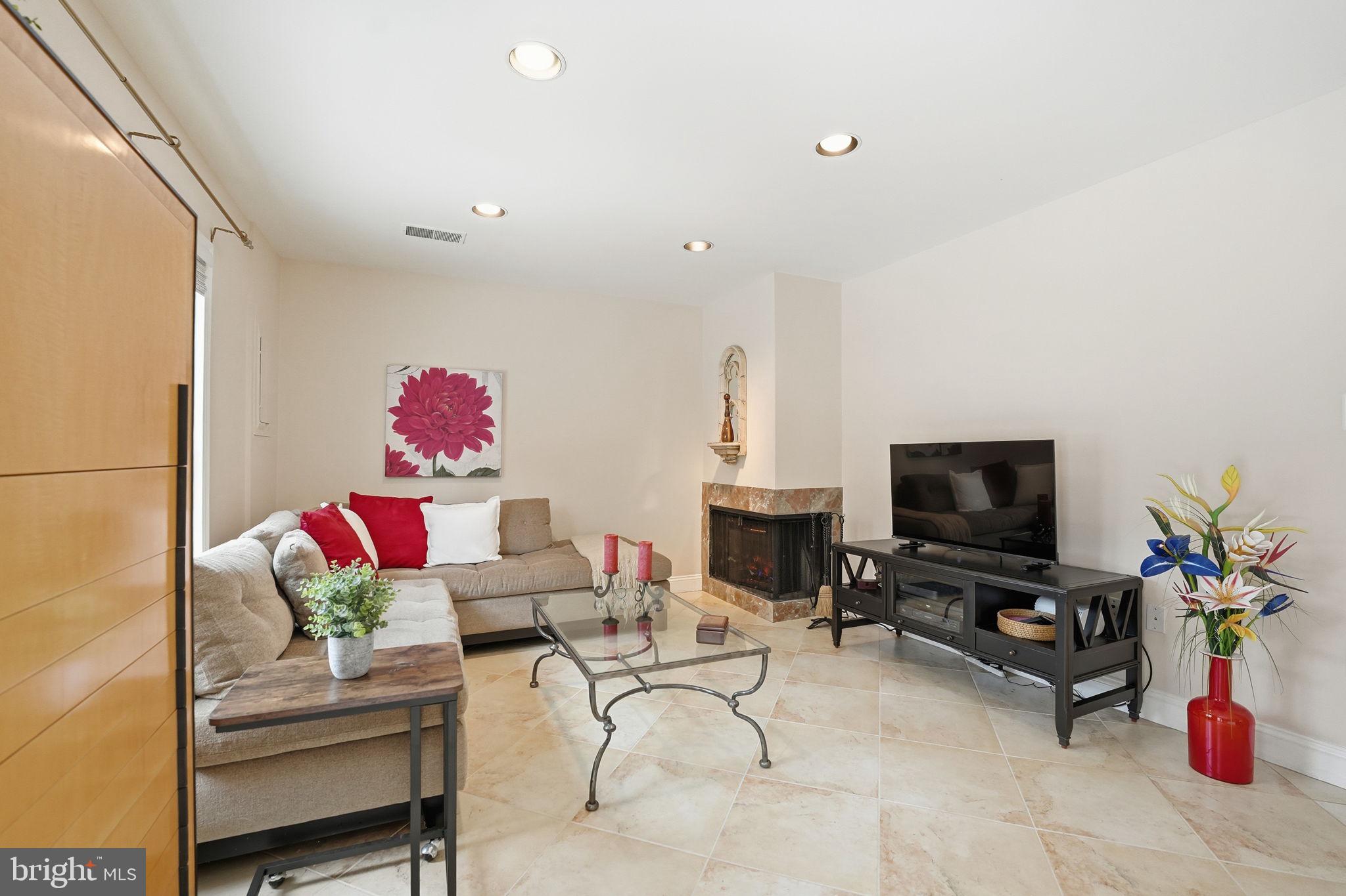 MCLEAN PARK MANOR - Residential